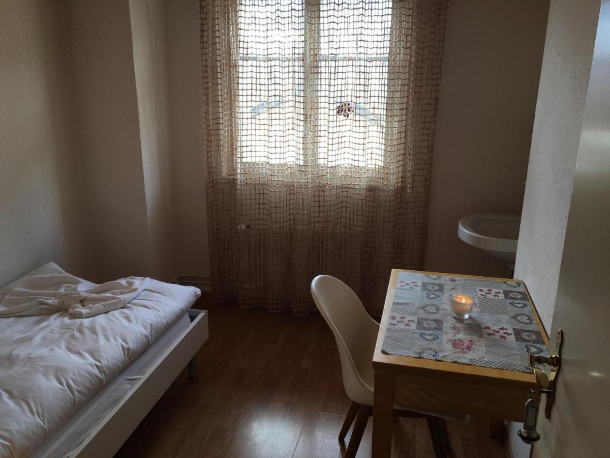 Single Room with Shared Bathroom photo 3