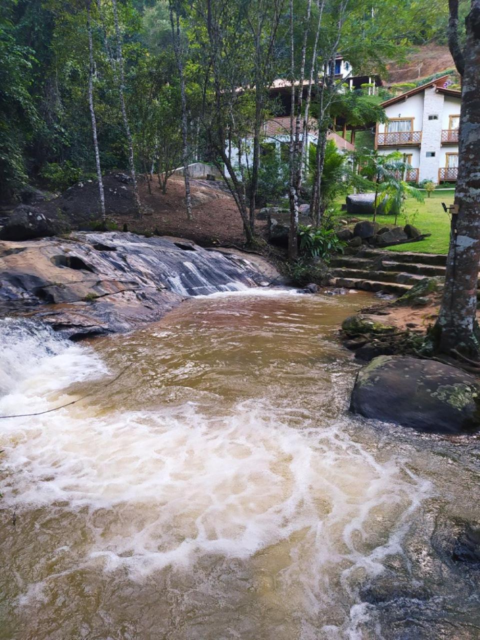 Six-Bedroom House photo 3