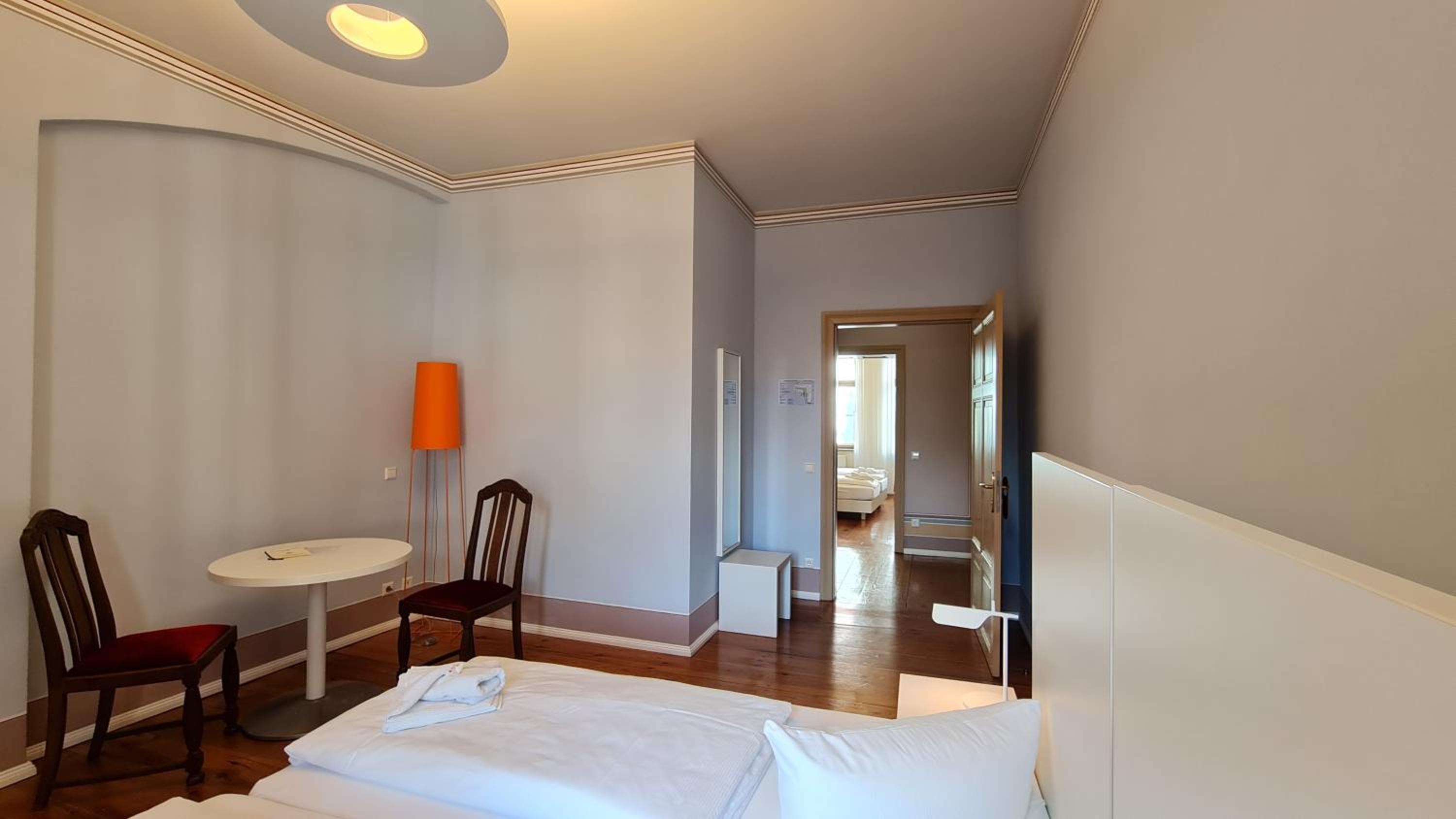 Standard Suite - Photo 8