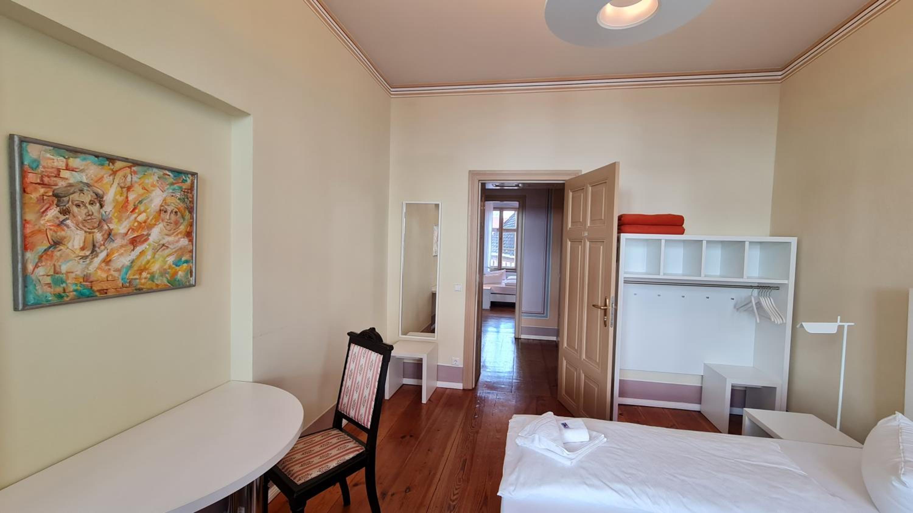 Standard Suite - Photo 7