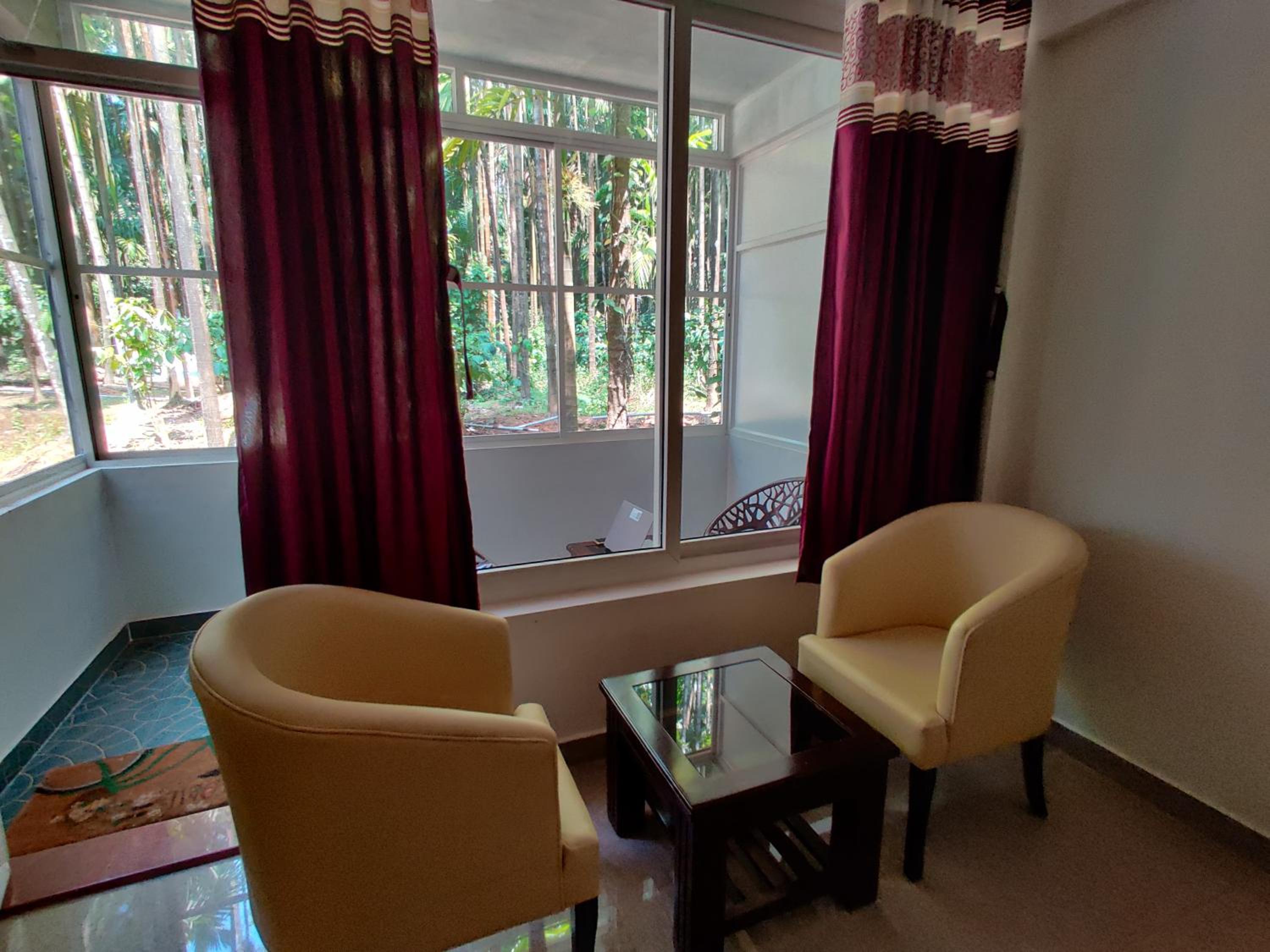 Deluxe Room (2 Adults + 1 Child)