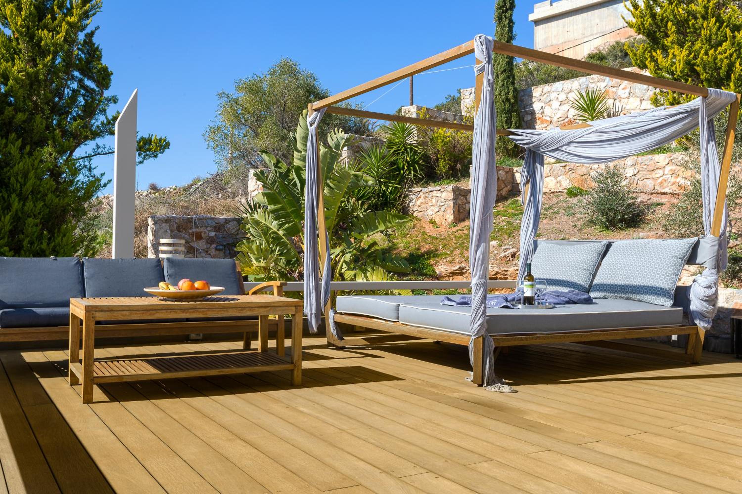 Four-Bedroom Villa with Private Pool and Sea View - Photo 38