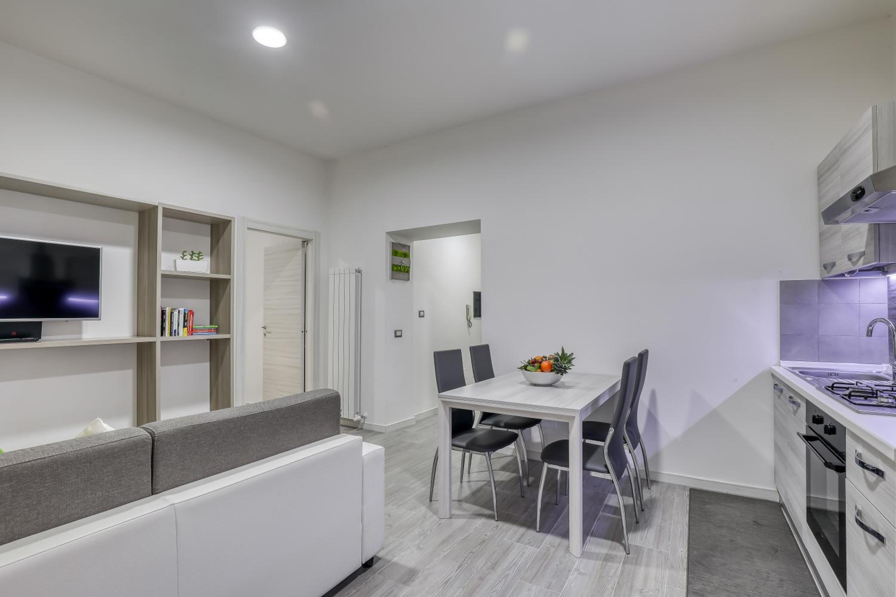 One-Bedroom Apartment - Photo 2