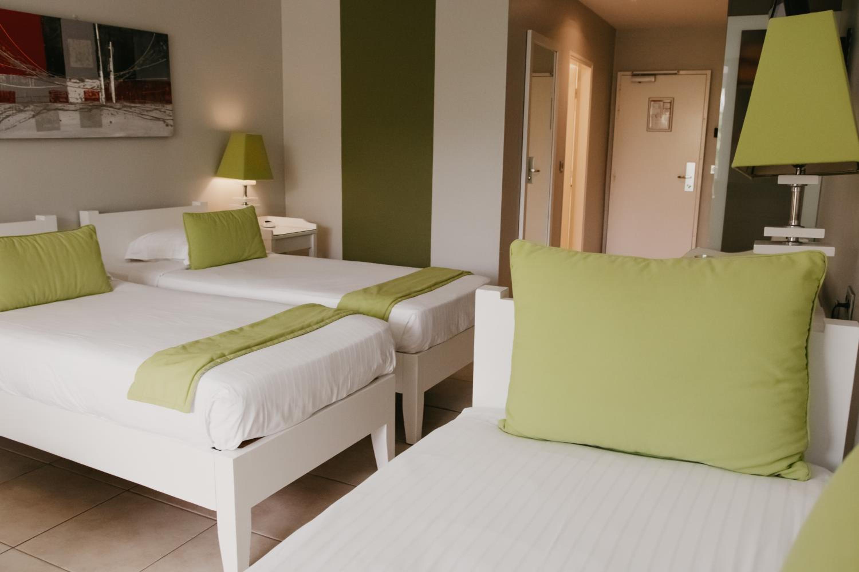 Comfort Triple Room with Garden View