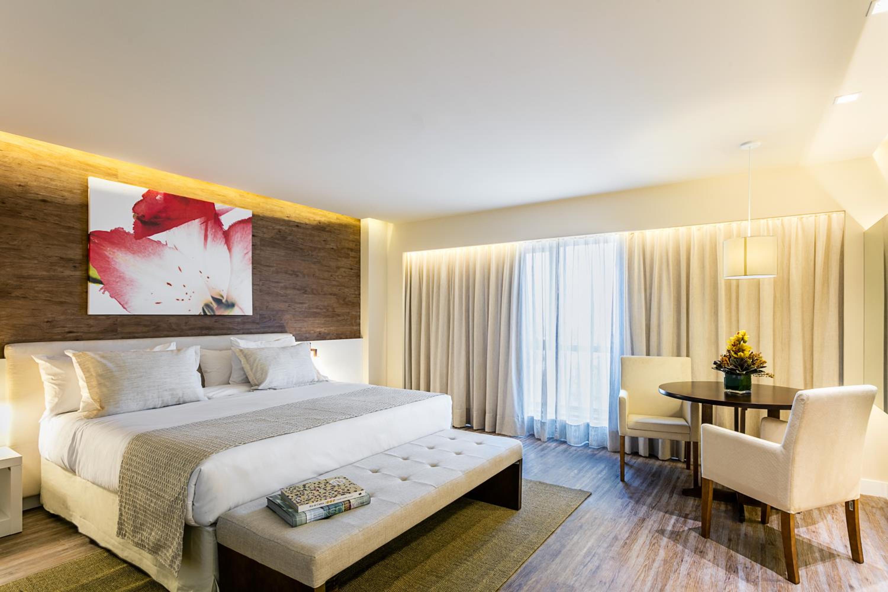 Deluxe King Room with Whirlpool