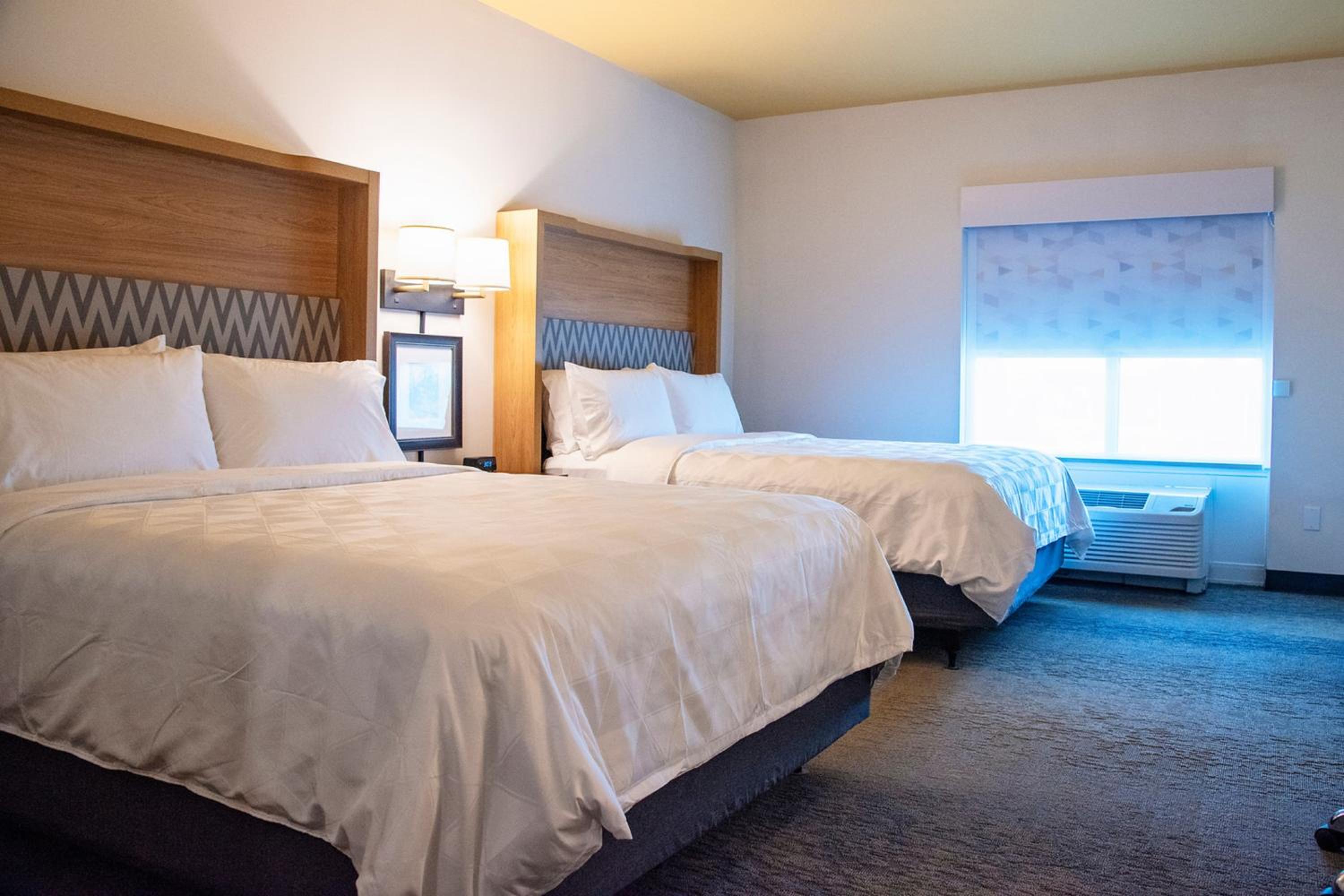 Standard Queen Room with Two Queen Beds - Photo 1