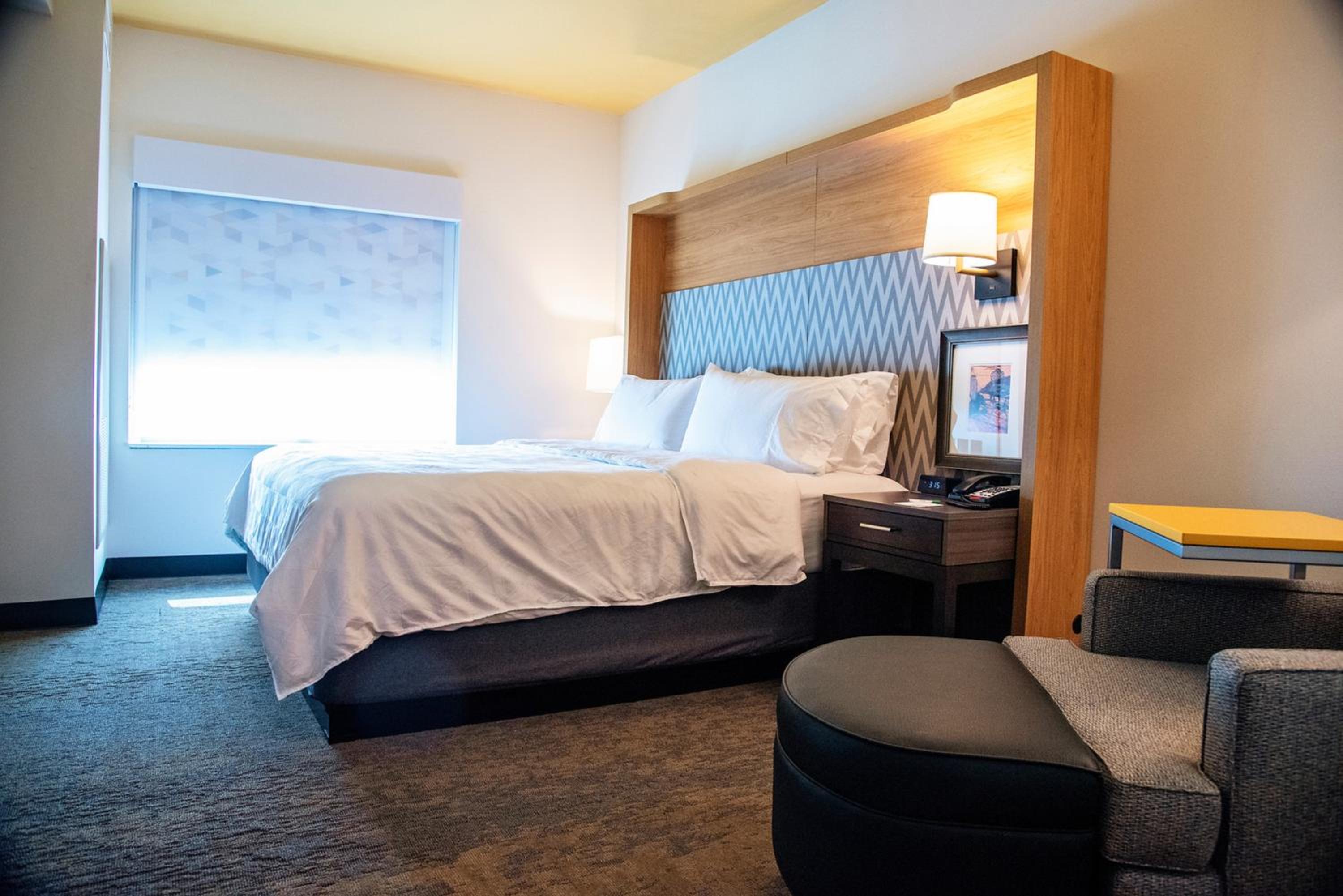 Standard King Room - Photo 1
