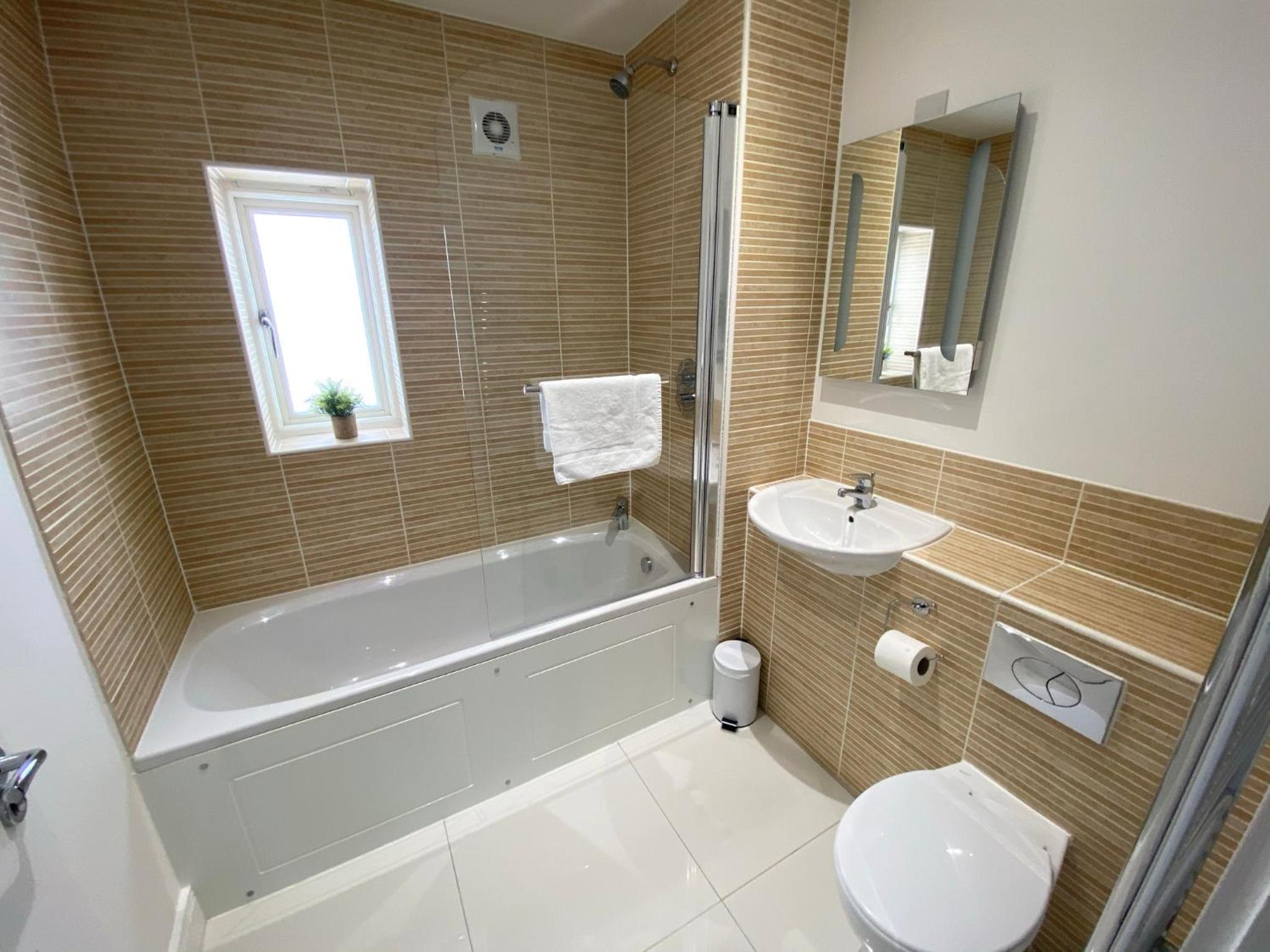 Four-Bedroom House photo 3