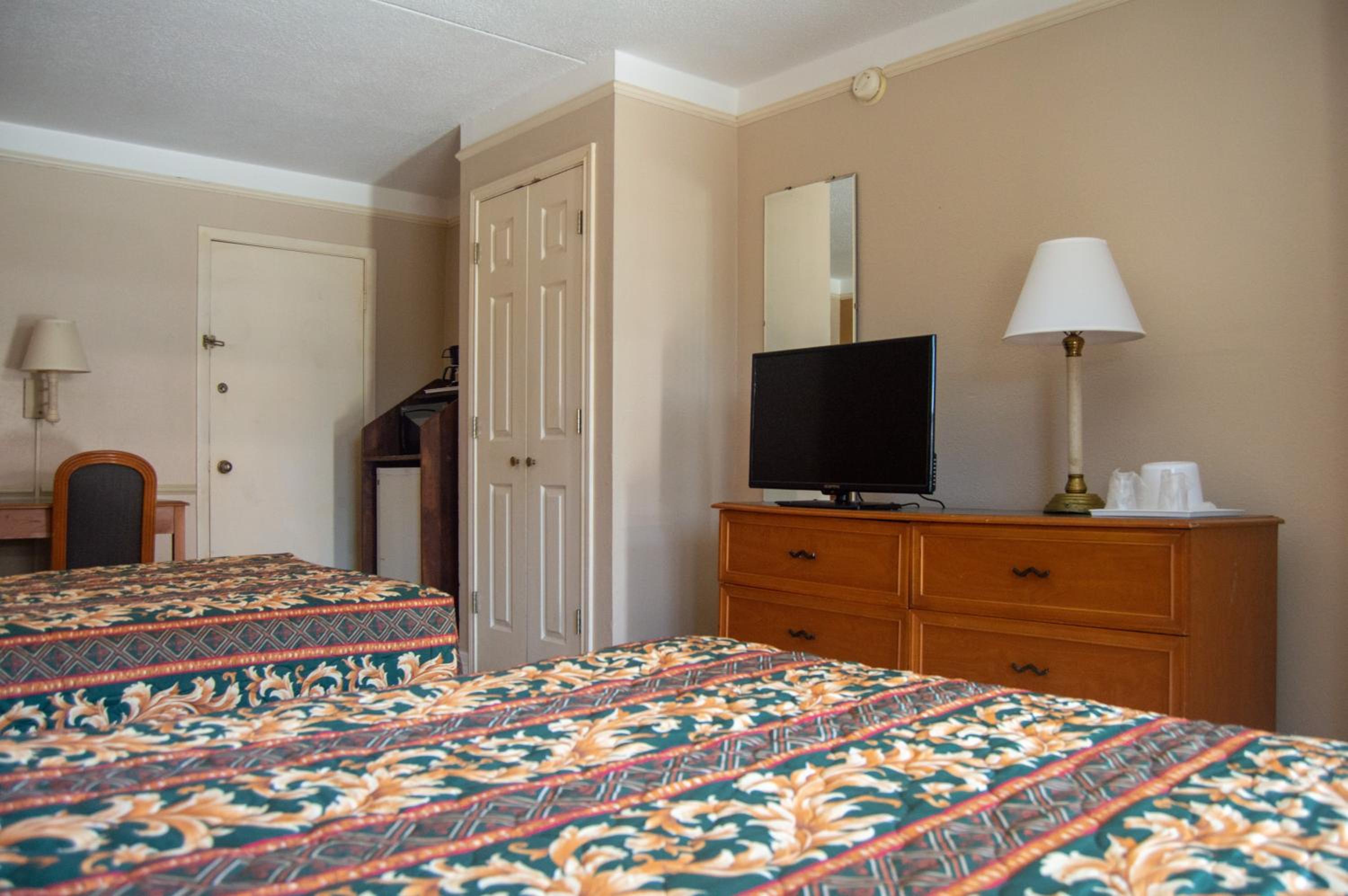 Double Room with Double Beds - Photo 1