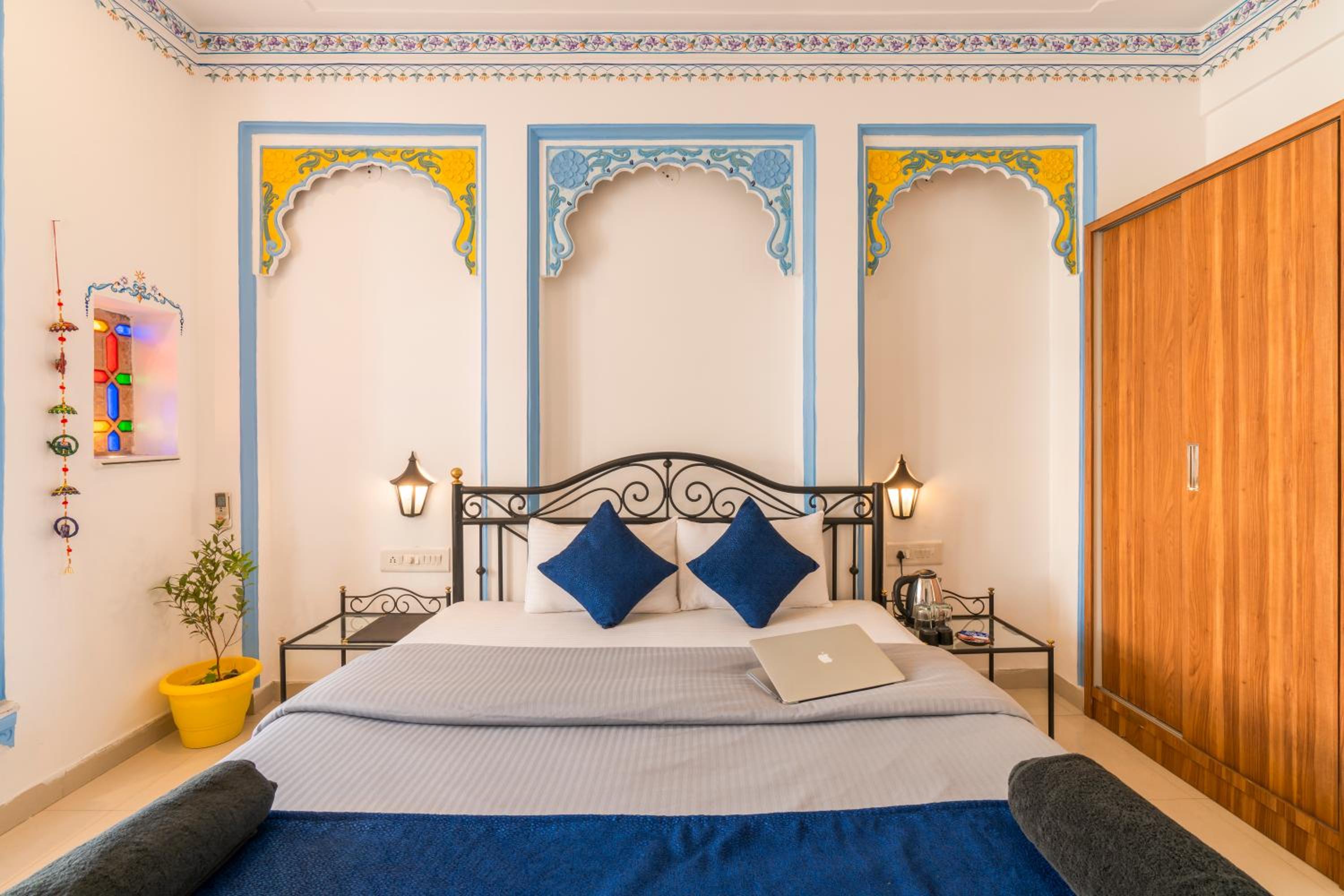 Double Room with Balcony - Photo 9
