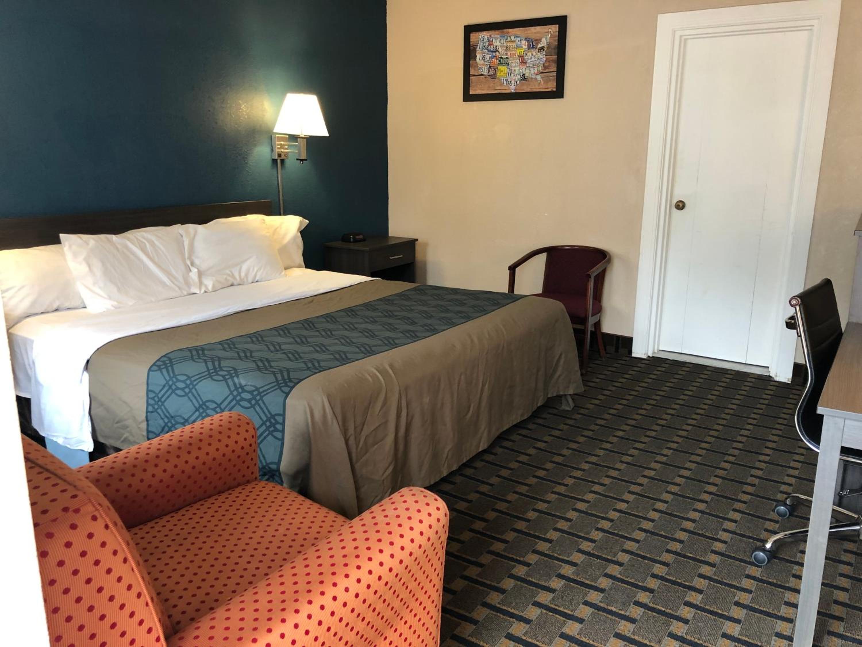 King Room - Non-Smoking - Photo 2