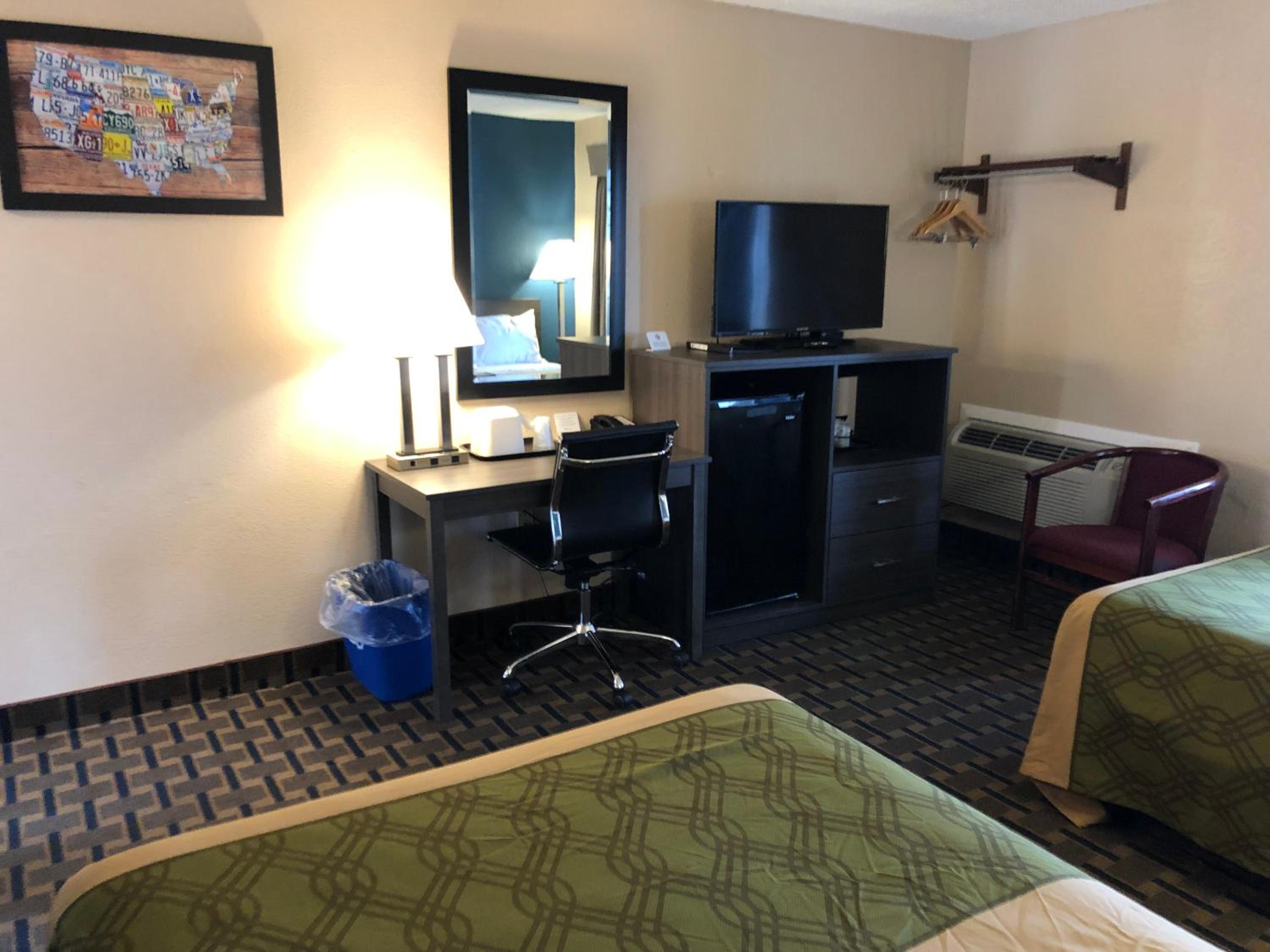 Double Room with Two Double Beds - Non-Smoking - Photo 2