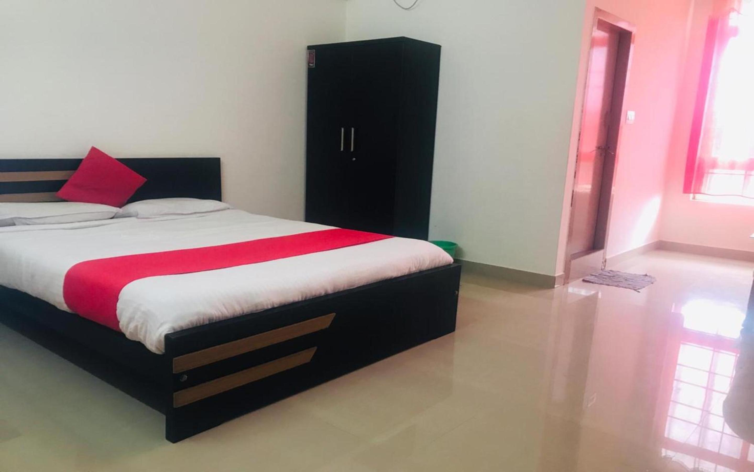 Budget Double Room - Photo 27