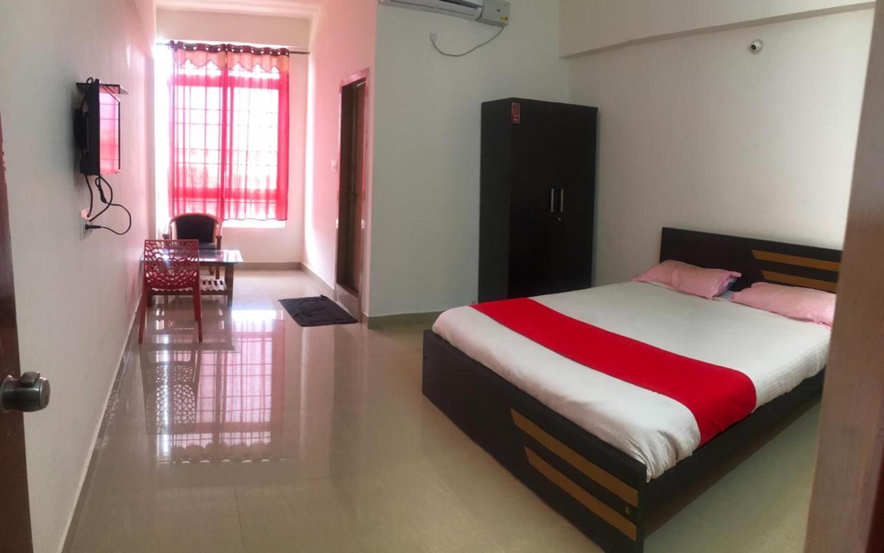 Deluxe Double Room - Photo 9