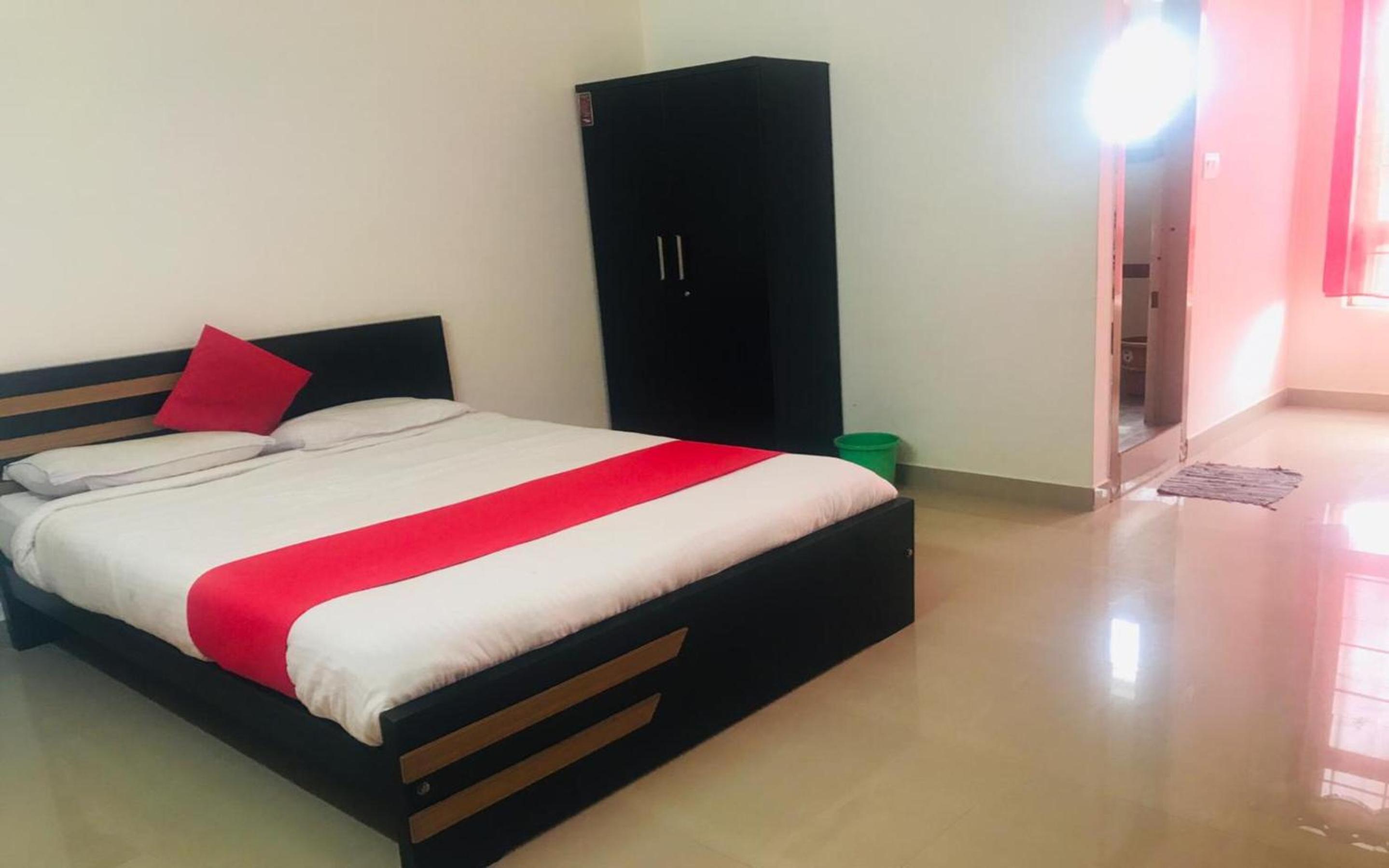 Budget Double Room - Photo 8