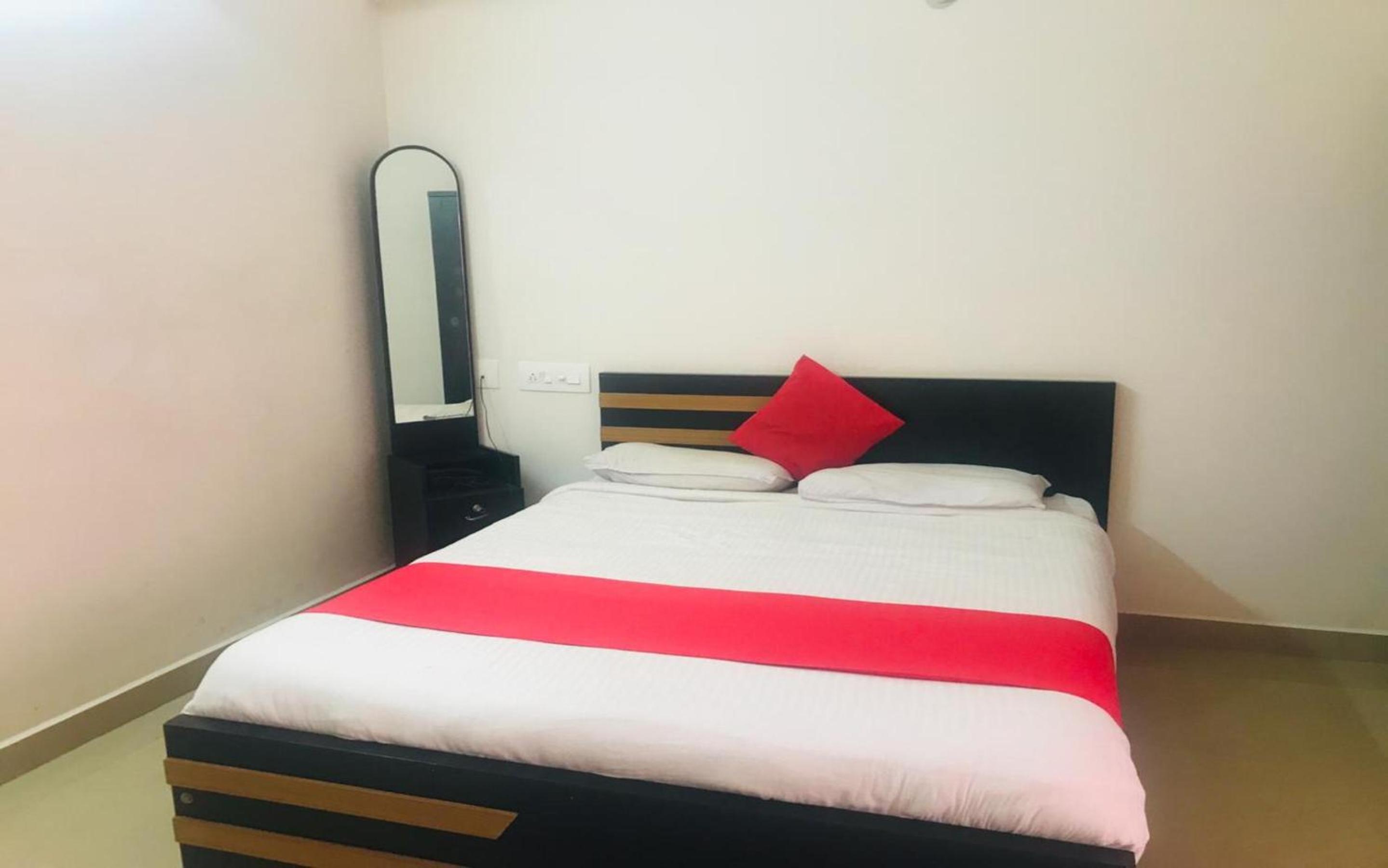 Budget Double Room - Photo 10