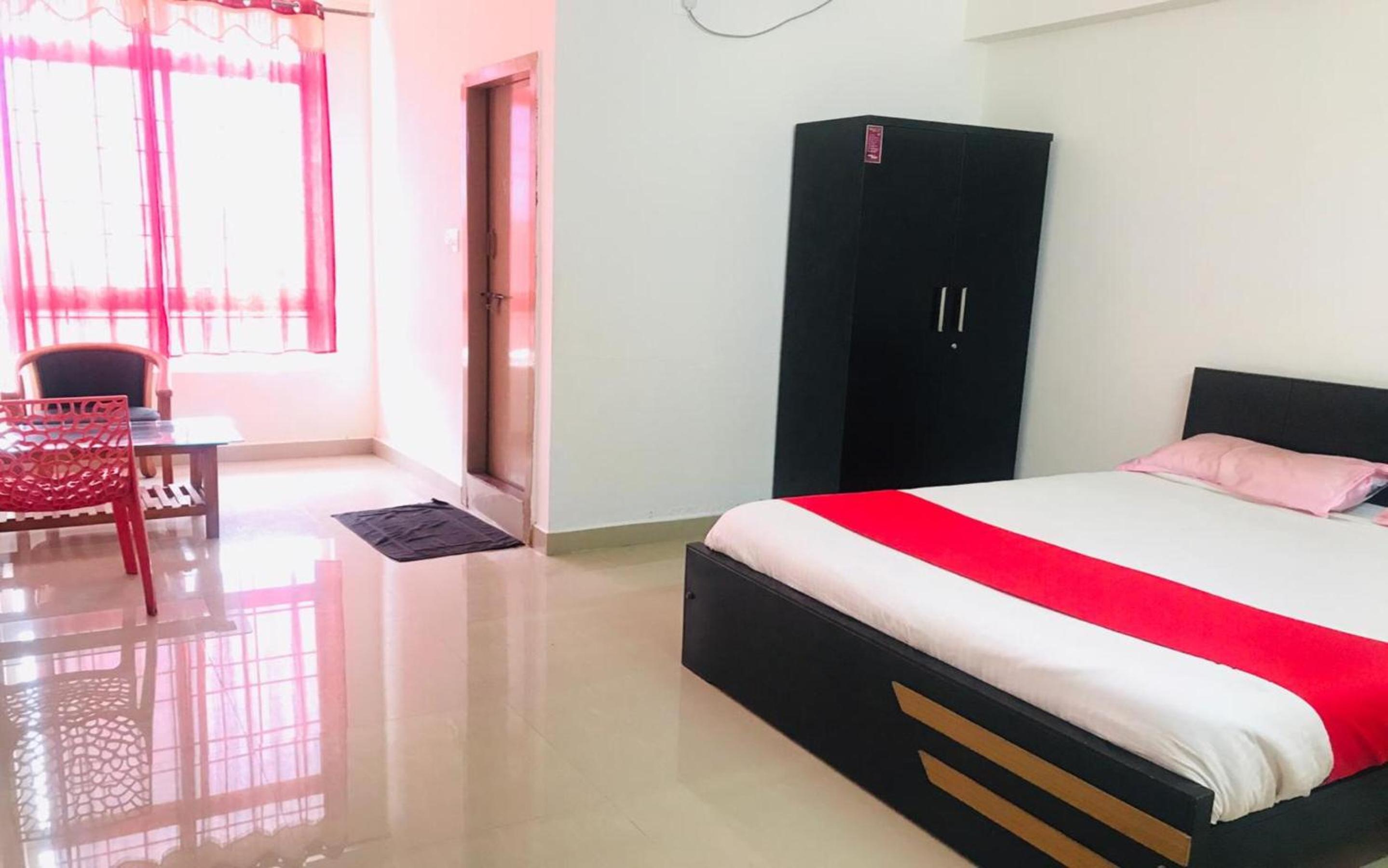 Budget Double Room - Photo 11