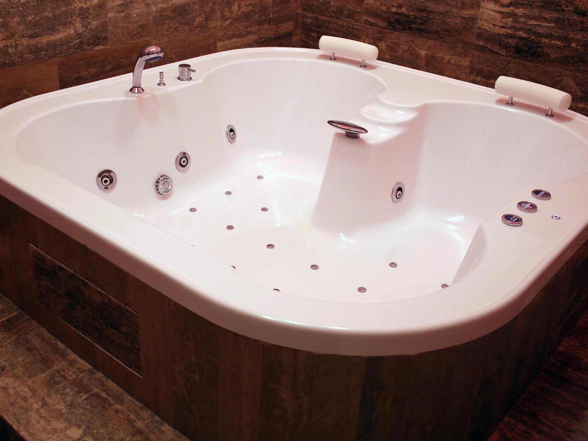 Suite with Spa Bath photo 3