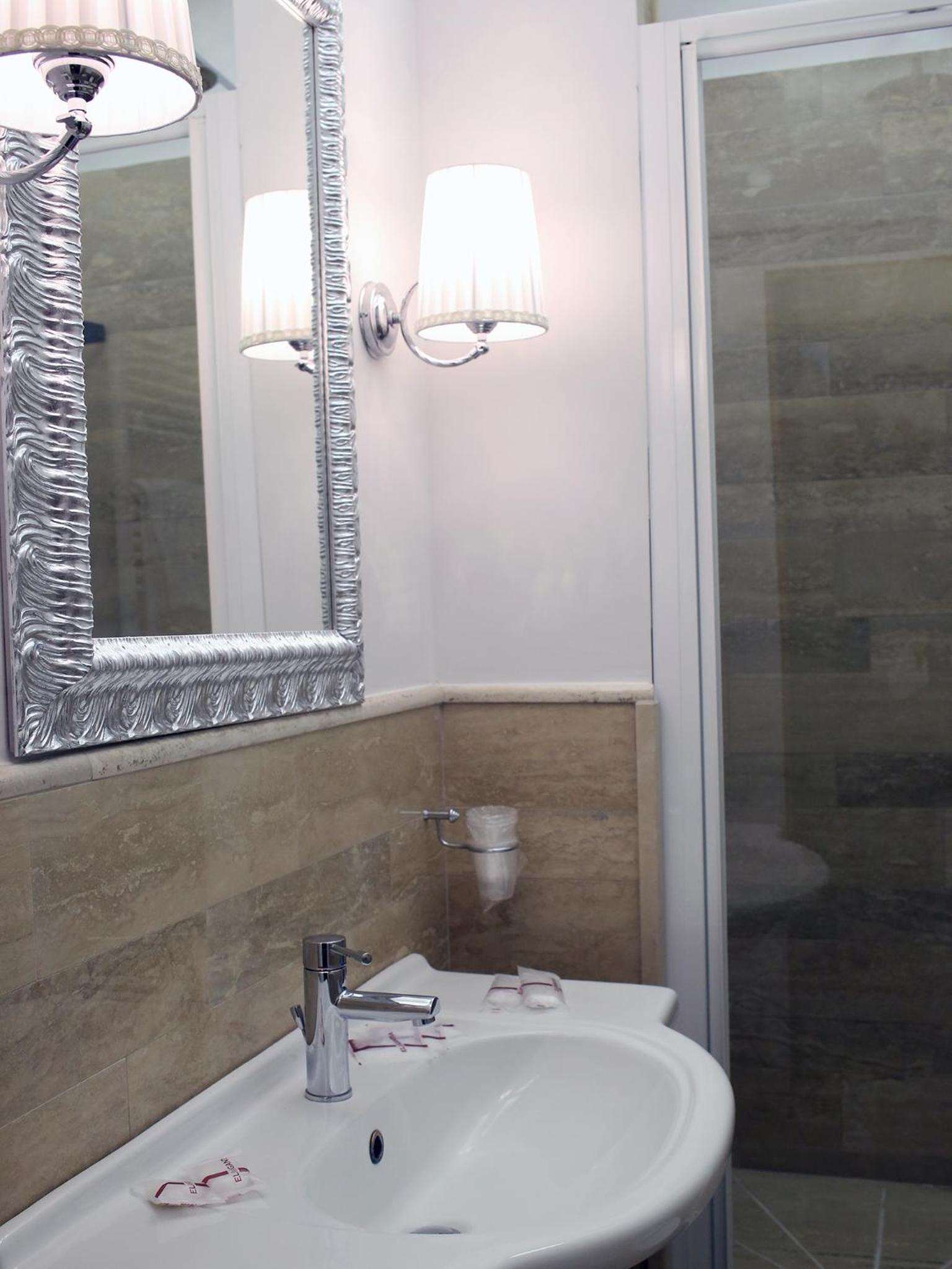 Suite with Spa Bath photo 2