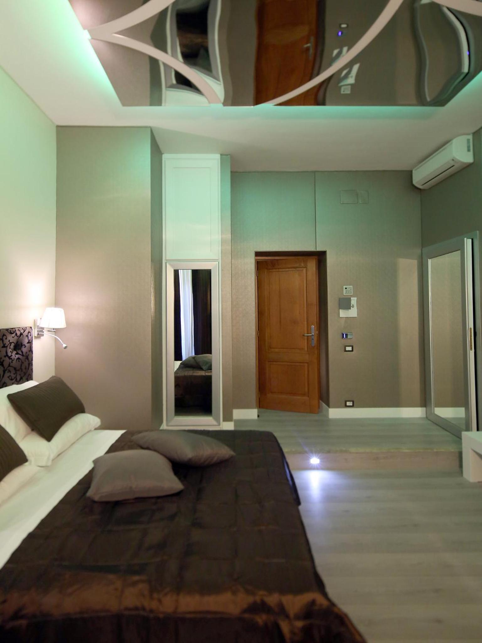 Budget Double Room photo 3