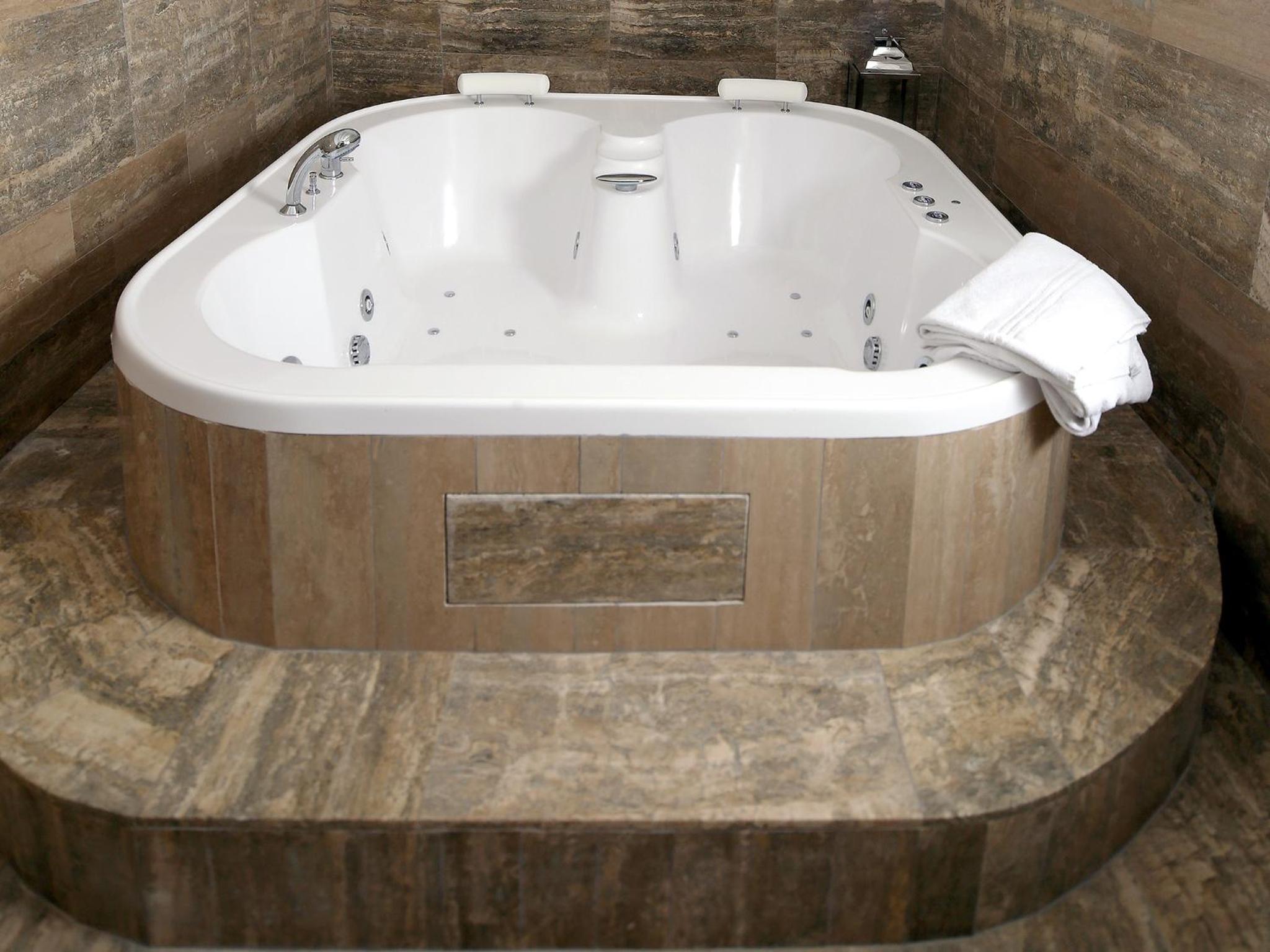 Suite with Spa Bath photo 3