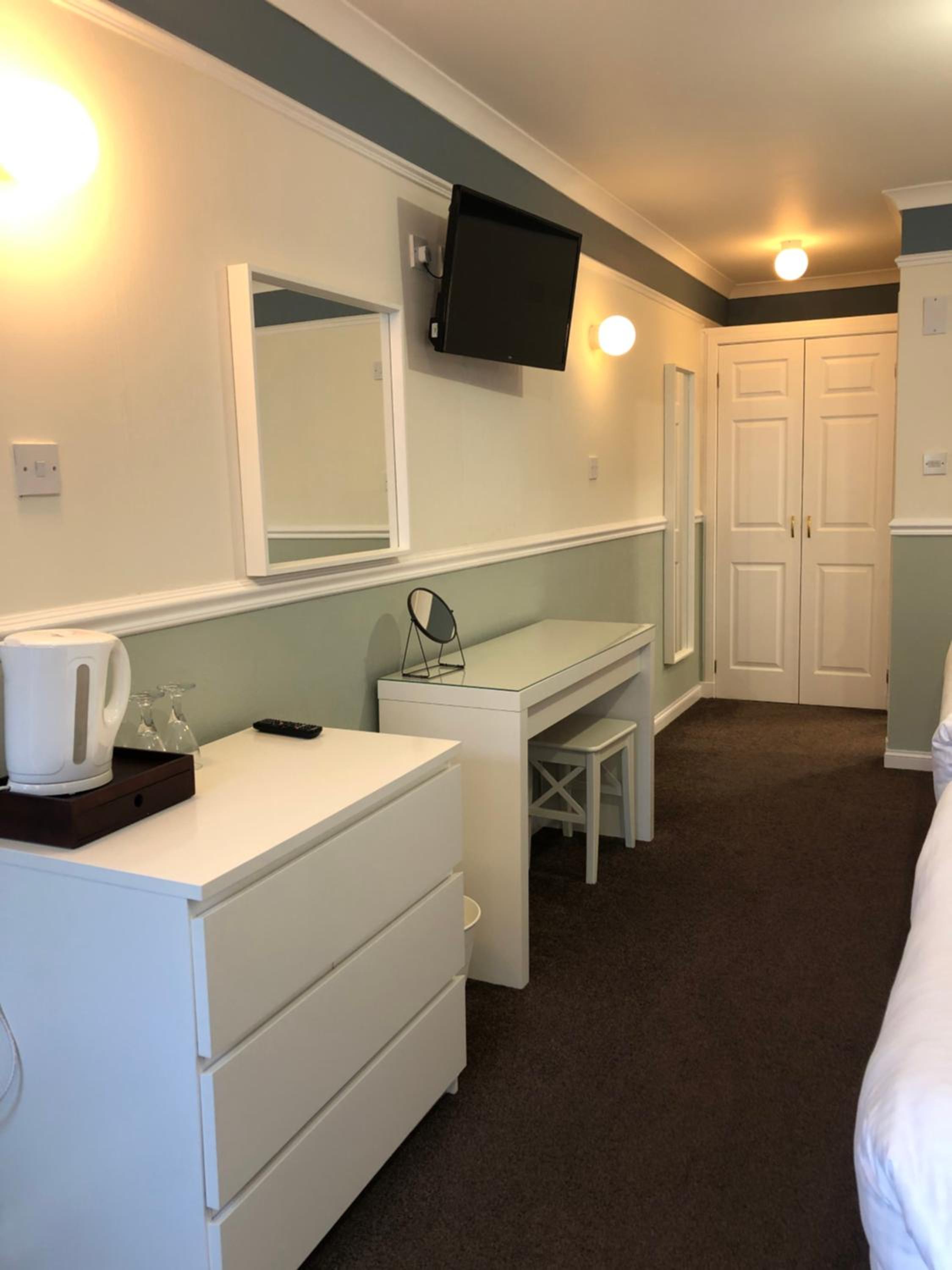 Standard King Room - Photo 4