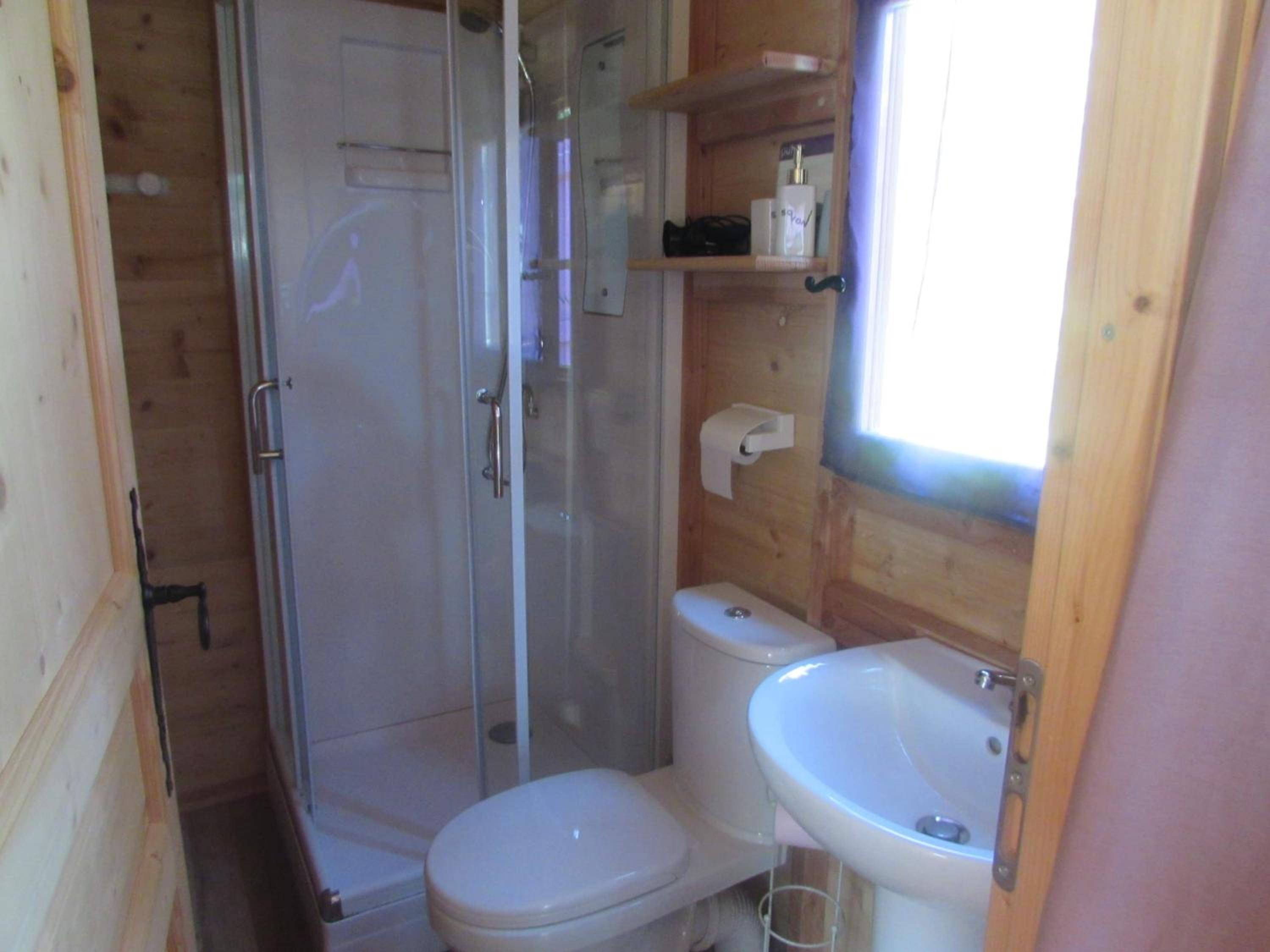 Standard Triple Room - Photo 4