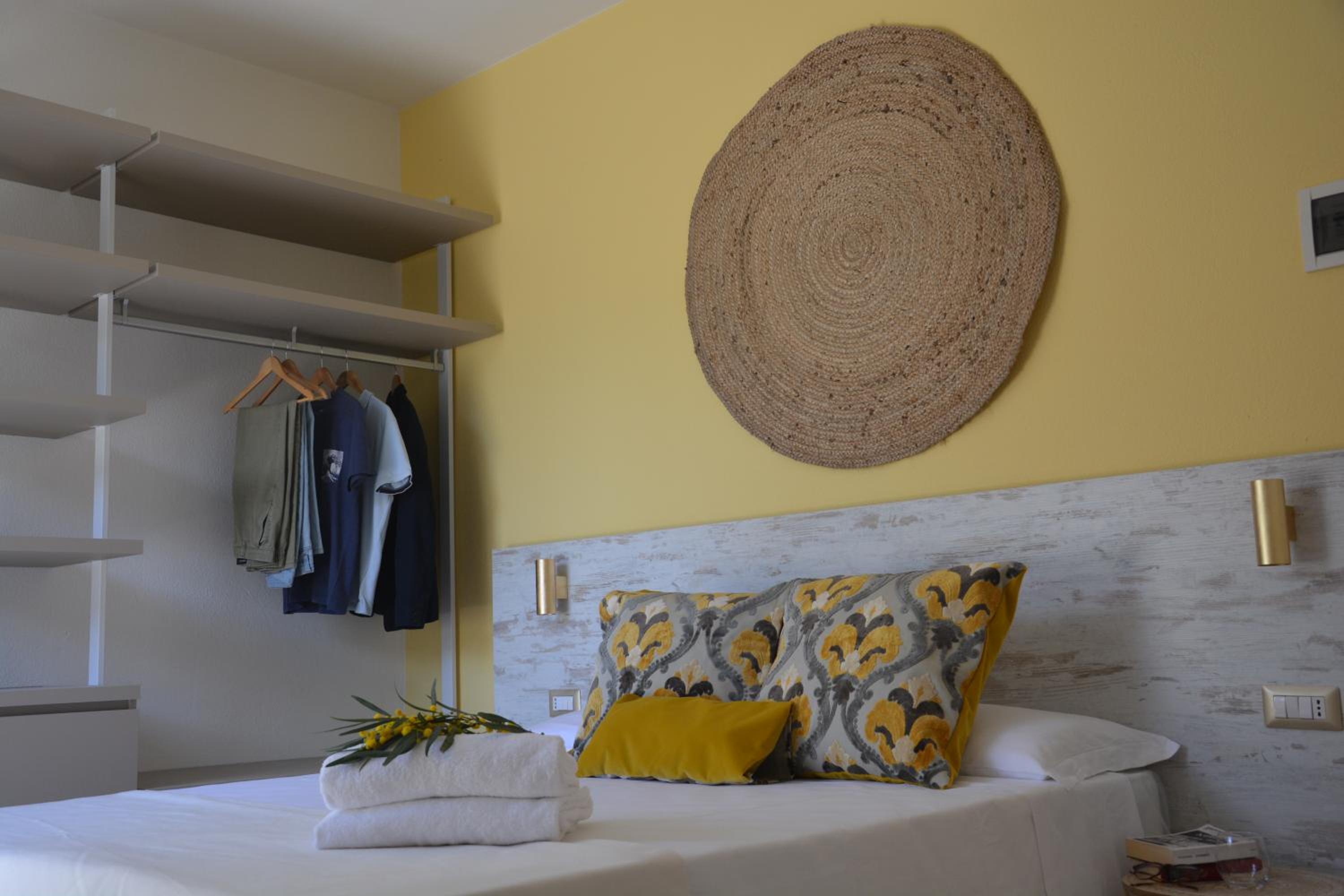 Standard Double Room - Photo 10