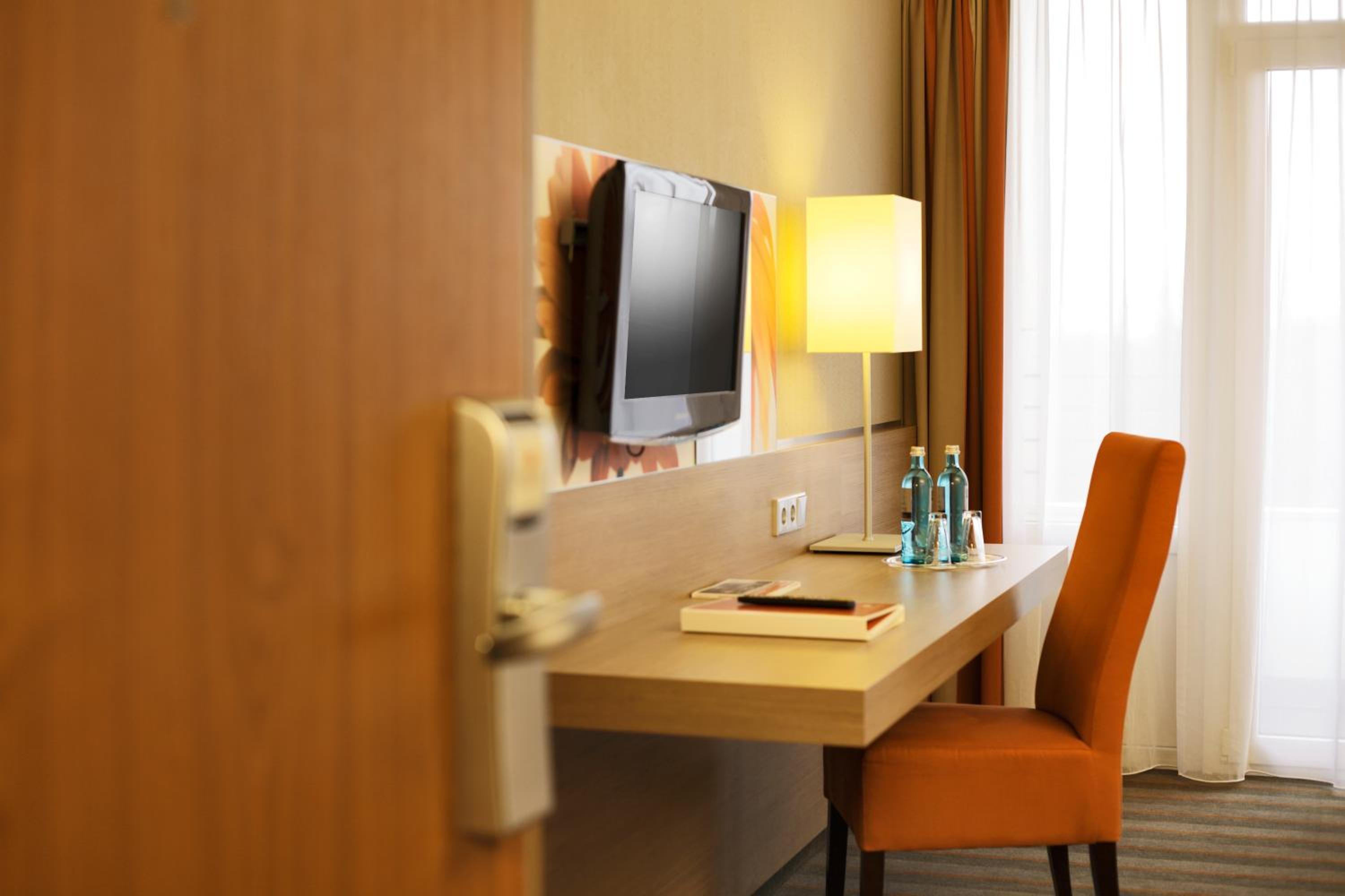 Twin Room with Balcony - Photo 4