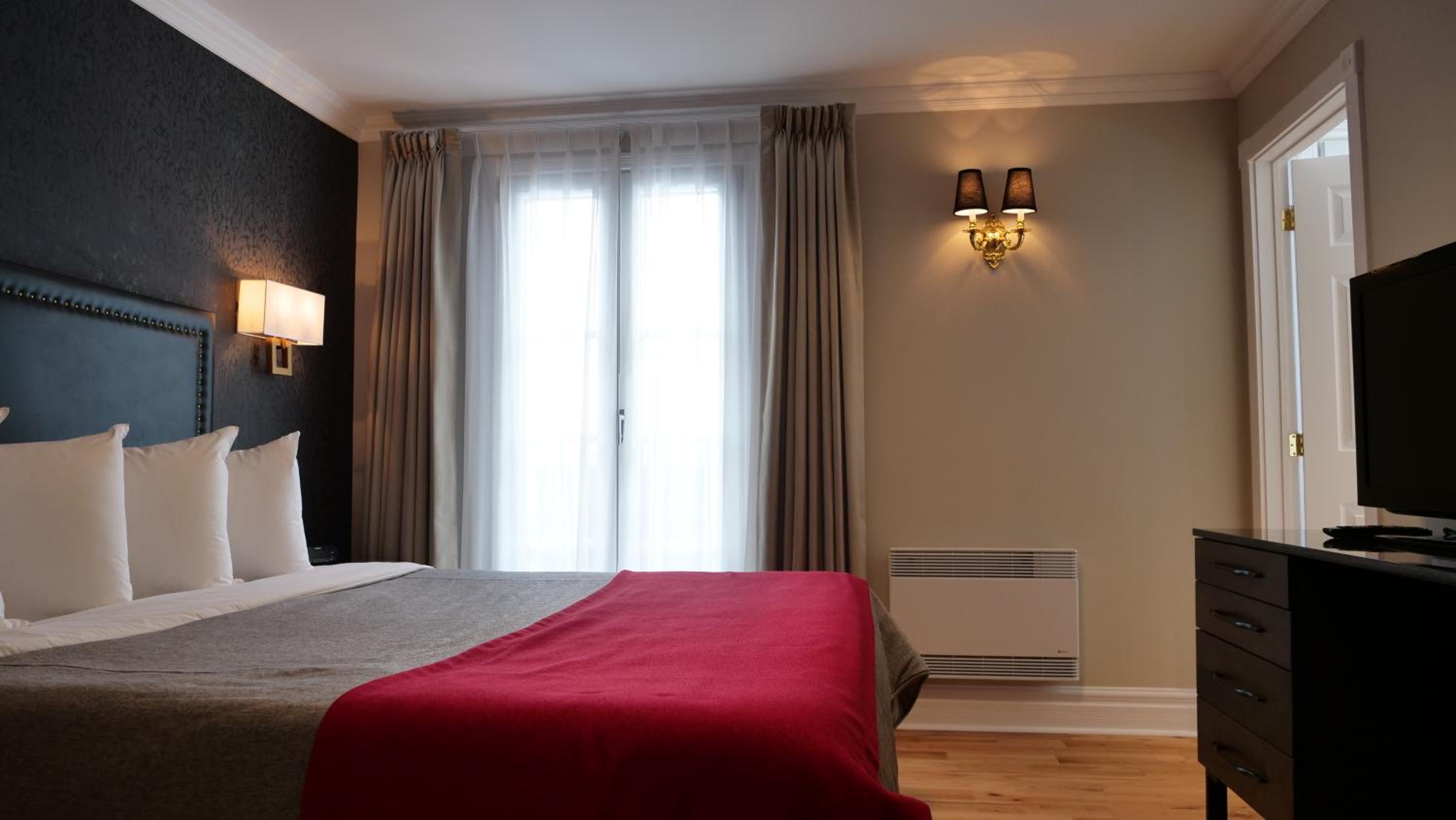 King Room with Balcony photo 1