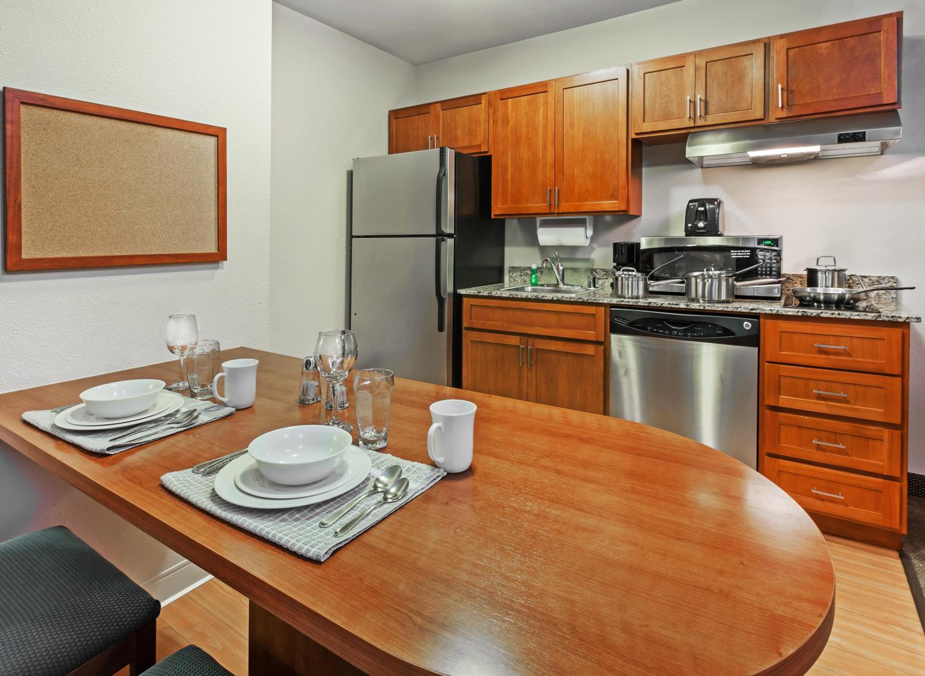 One-Bedroom Suite with Tub - Mobility Accessible - Photo 3