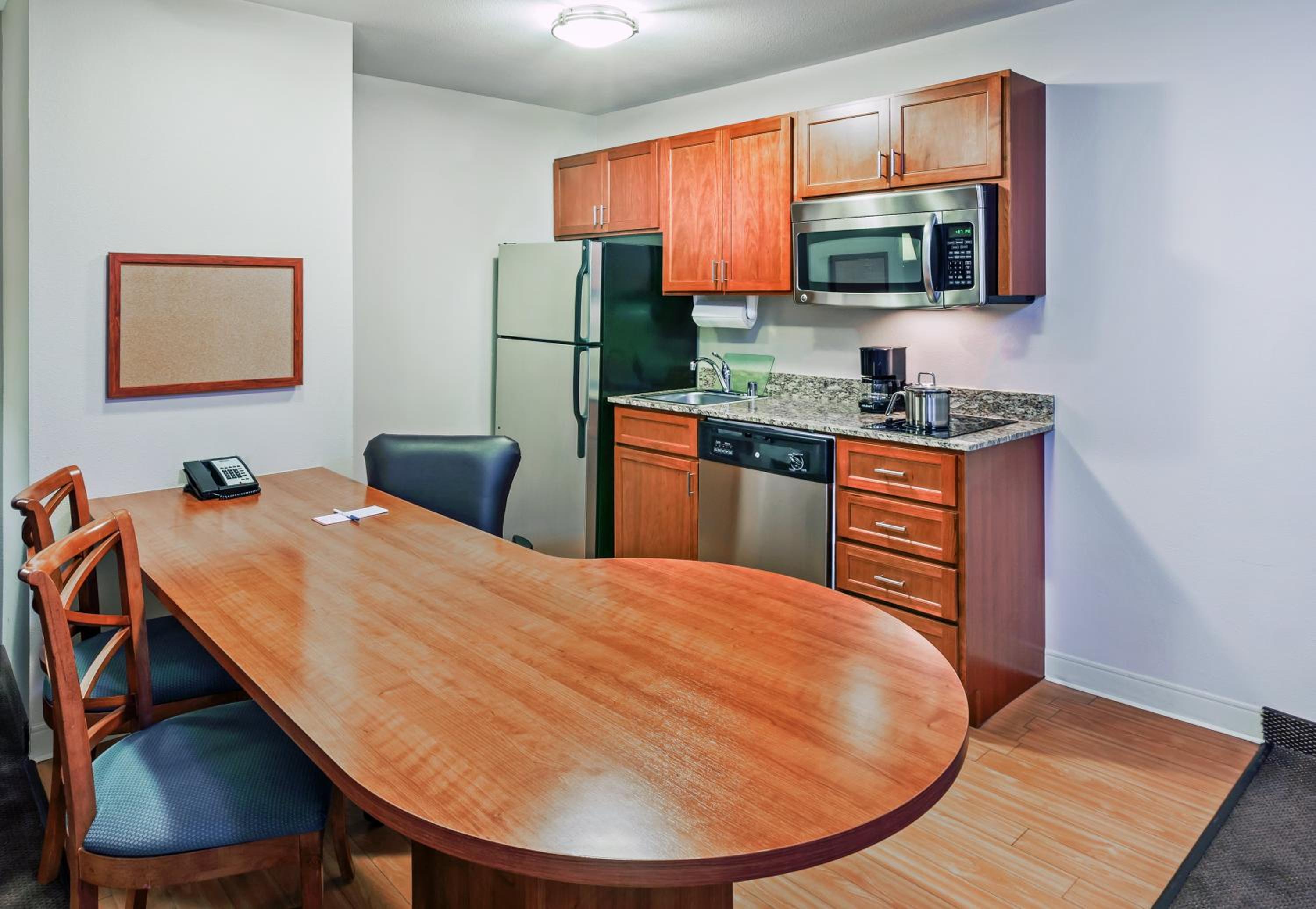 One-Bedroom Suite - Photo 3