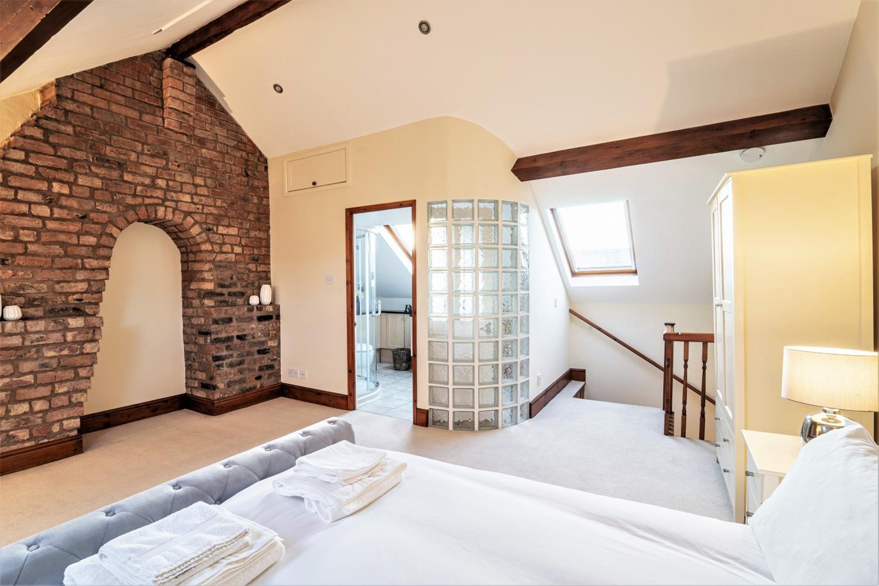 Three-Bedroom House - Photo 8