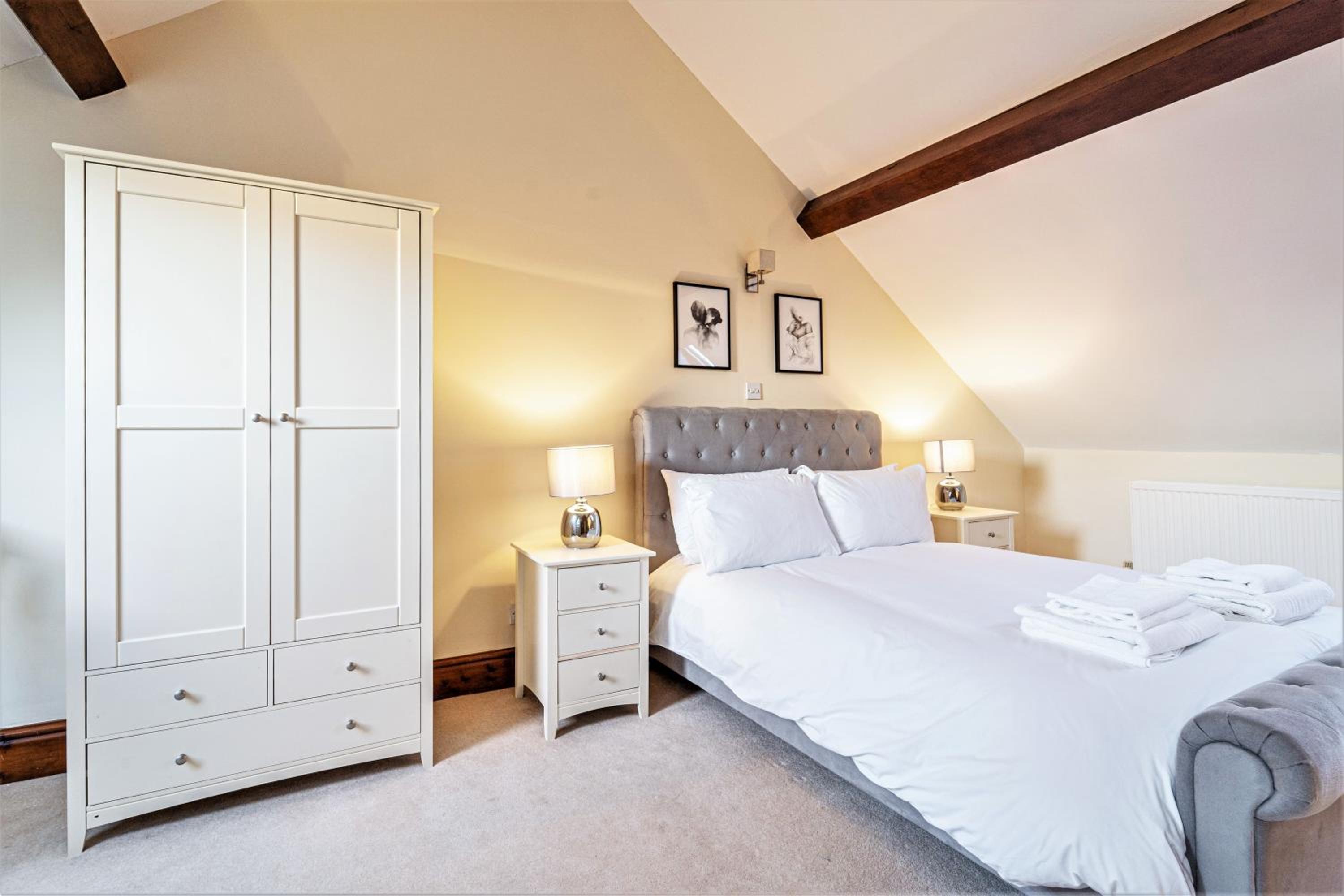 Three-Bedroom House - Photo 9