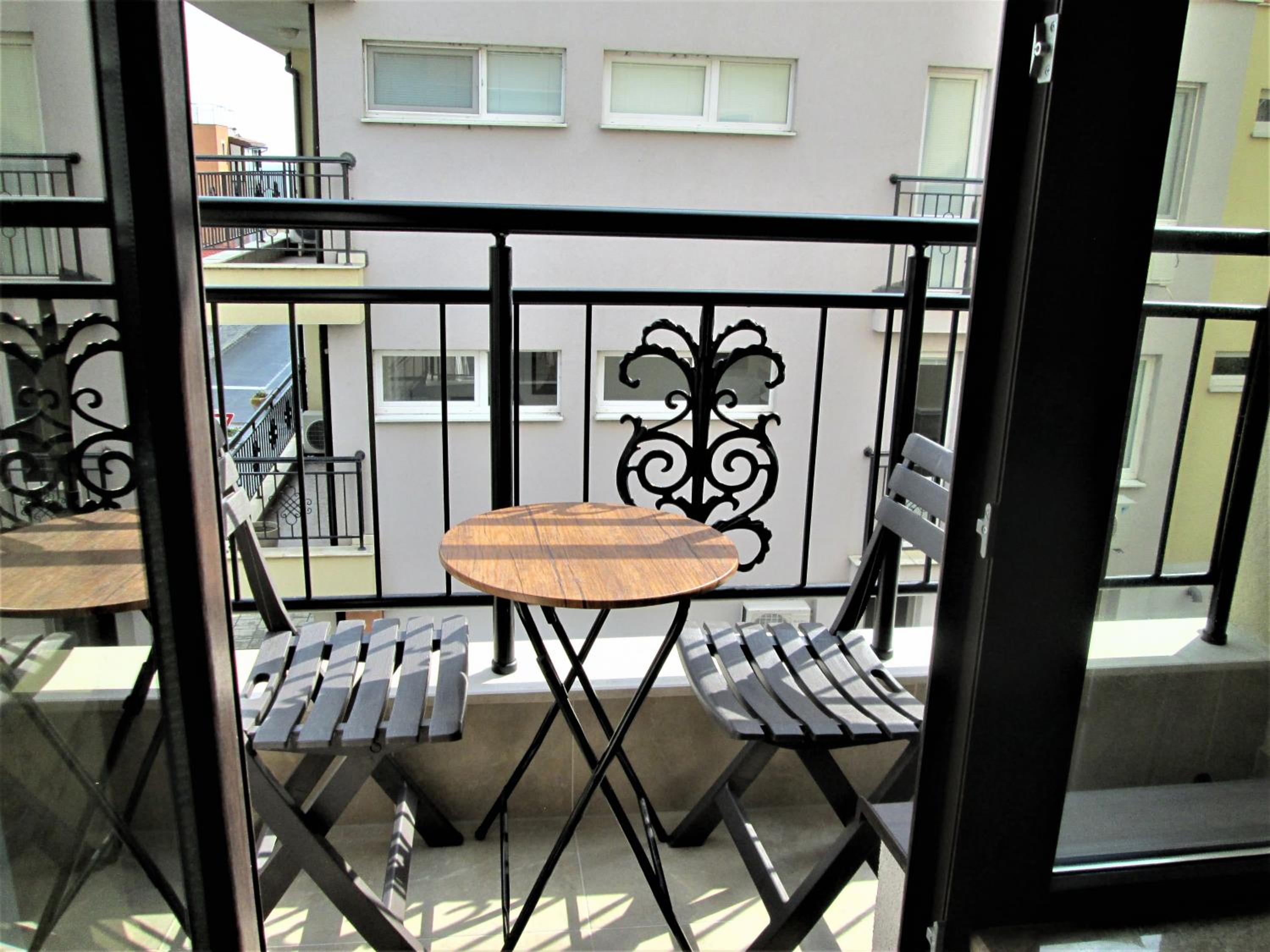 Studio Apartment - Photo 16