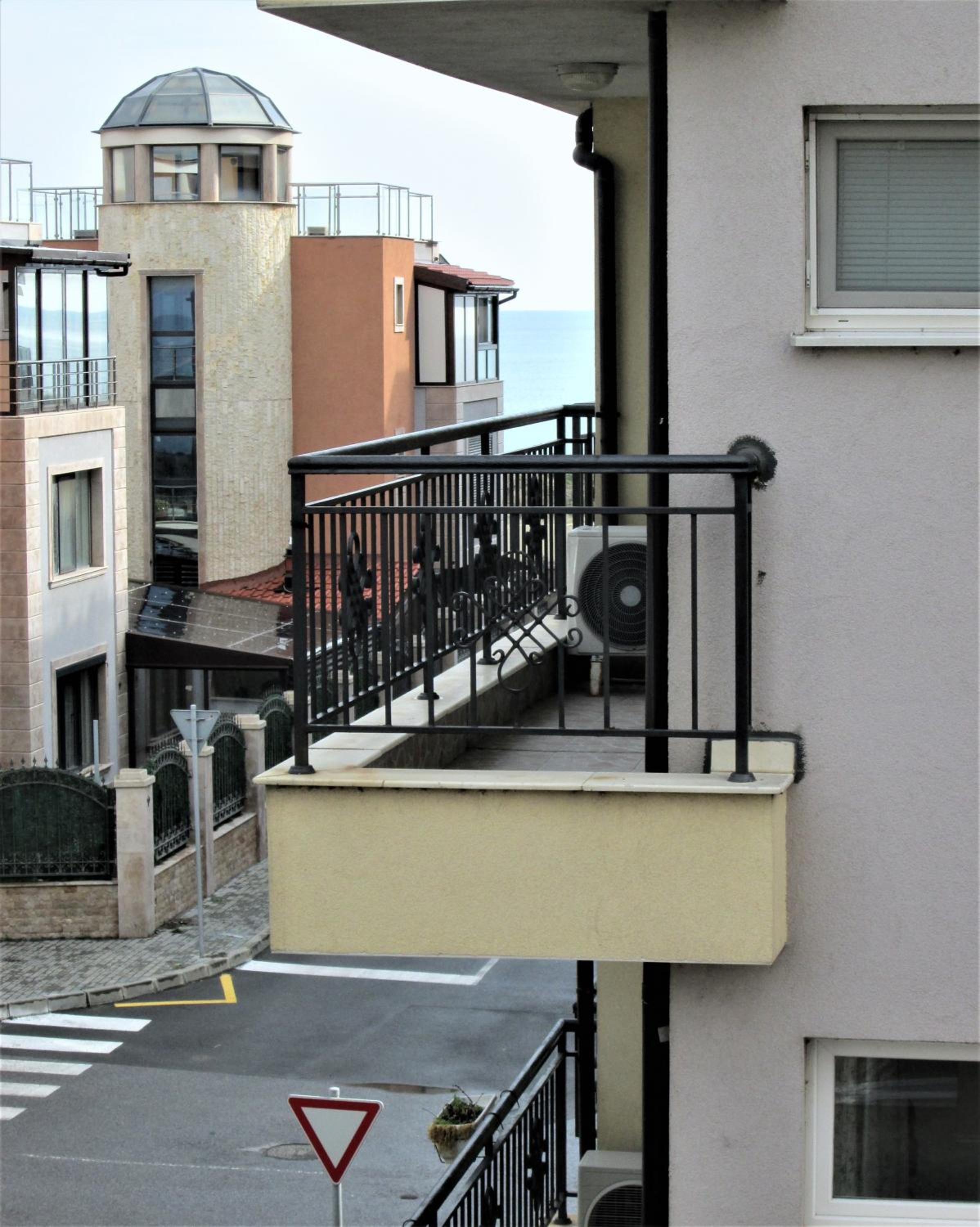 Studio Apartment - Photo 15