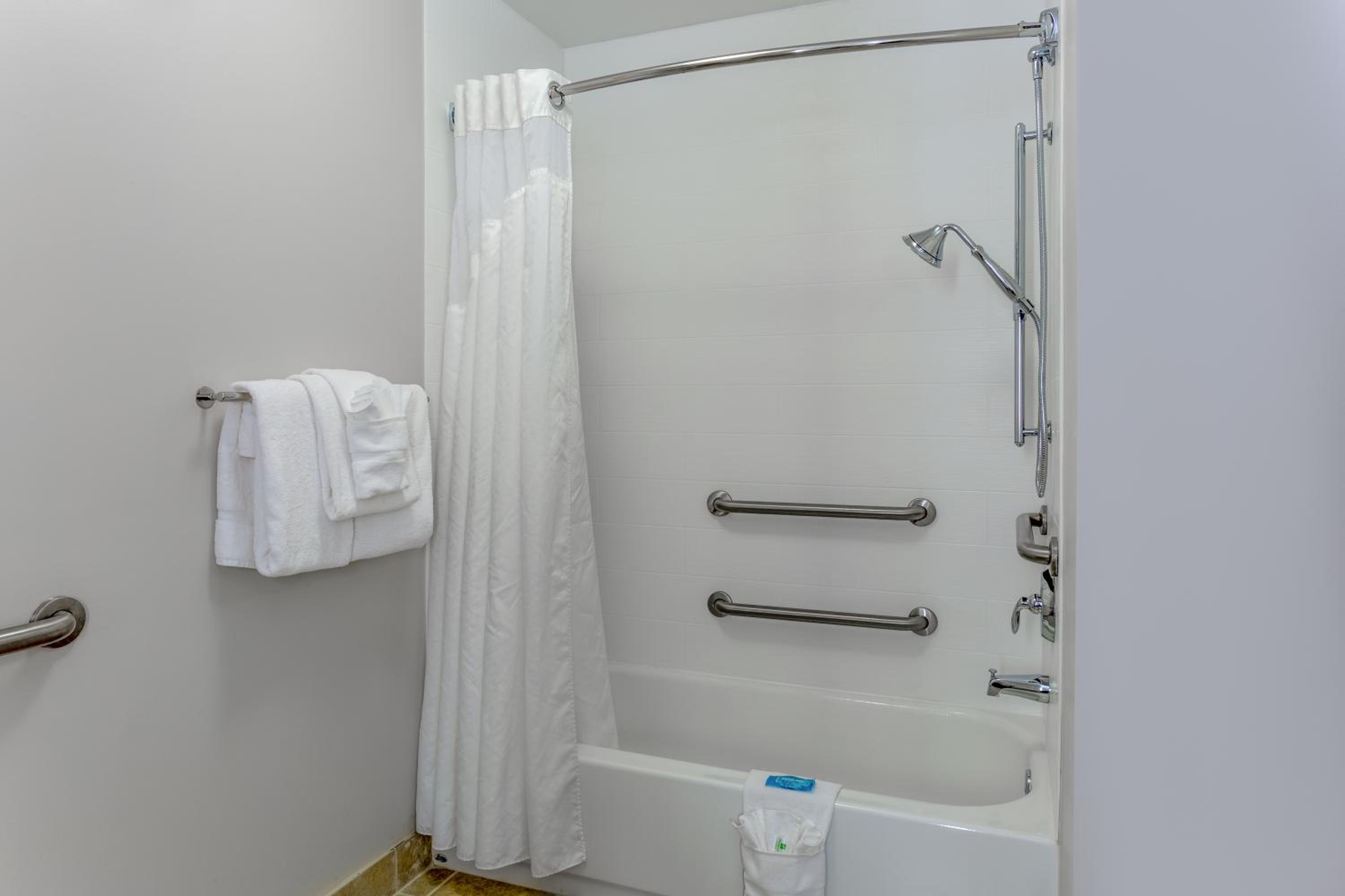 King Room - Mobility Access/Hearing Accessible - Photo 6
