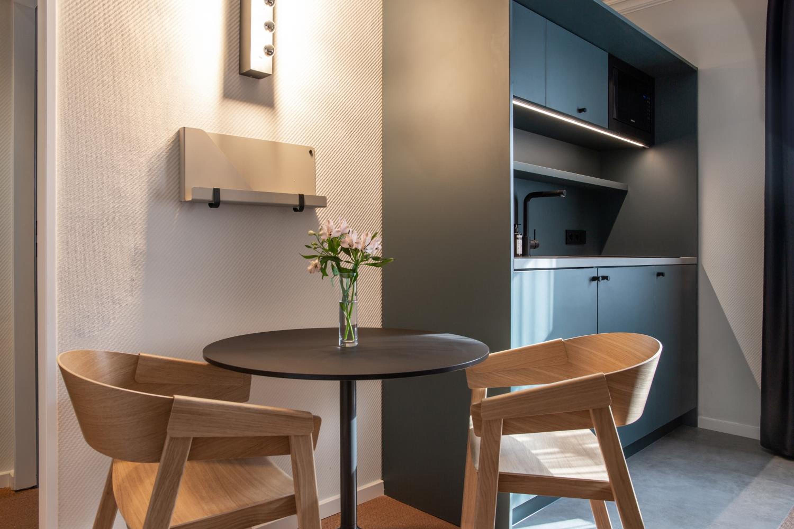 City Apartment - Photo 2
