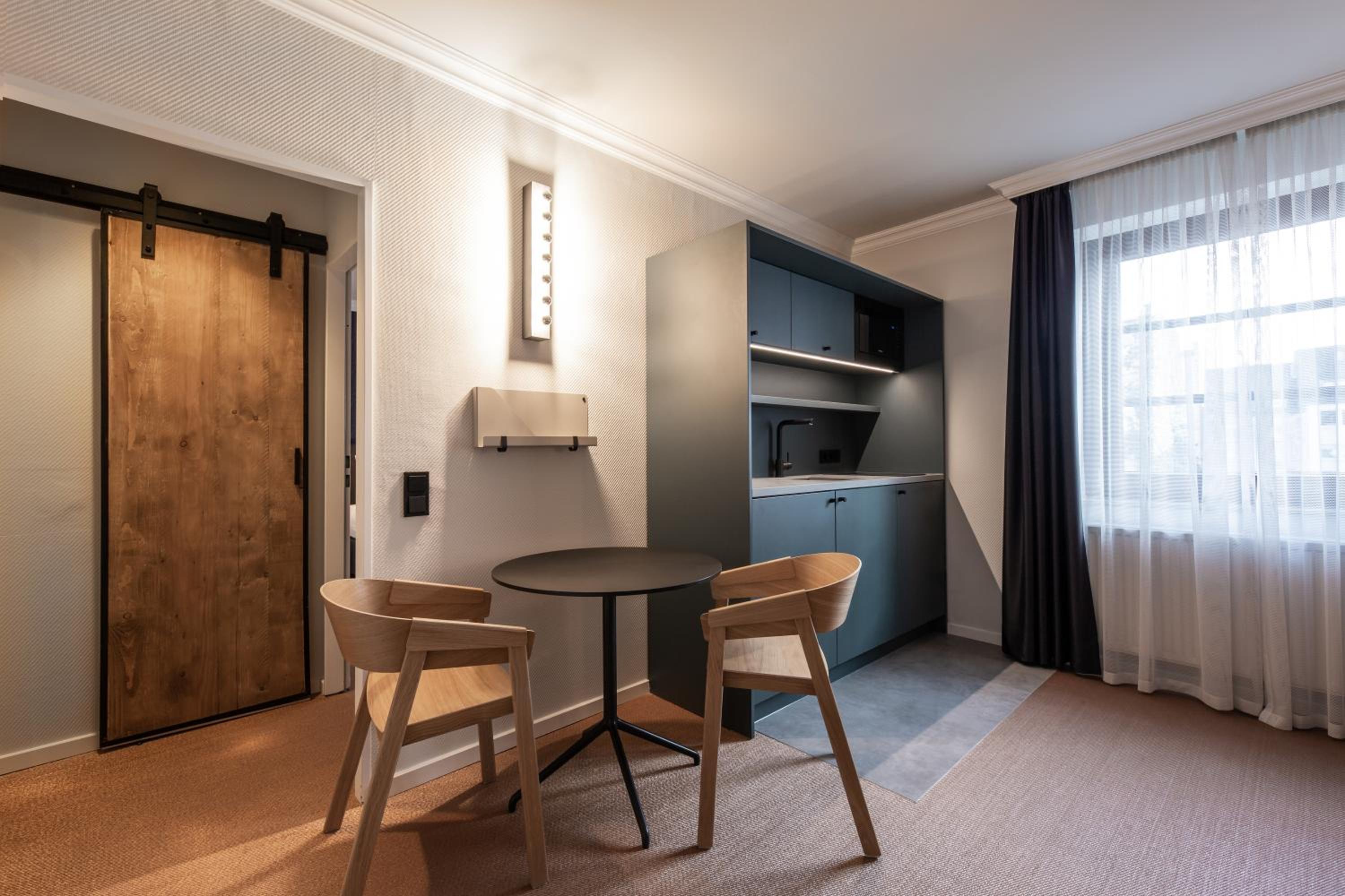 City Apartment - Photo 7