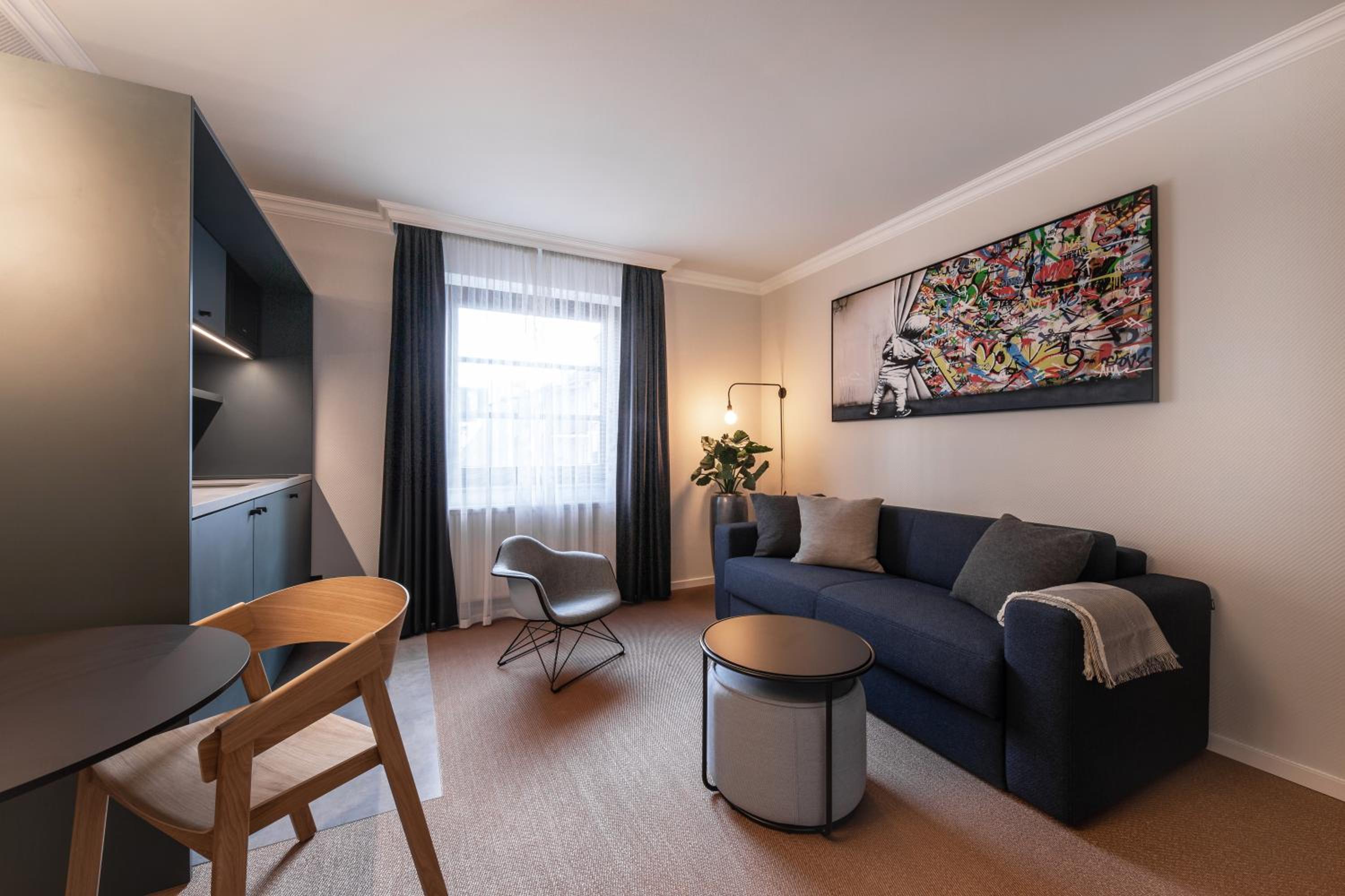 City Apartment - Photo 5