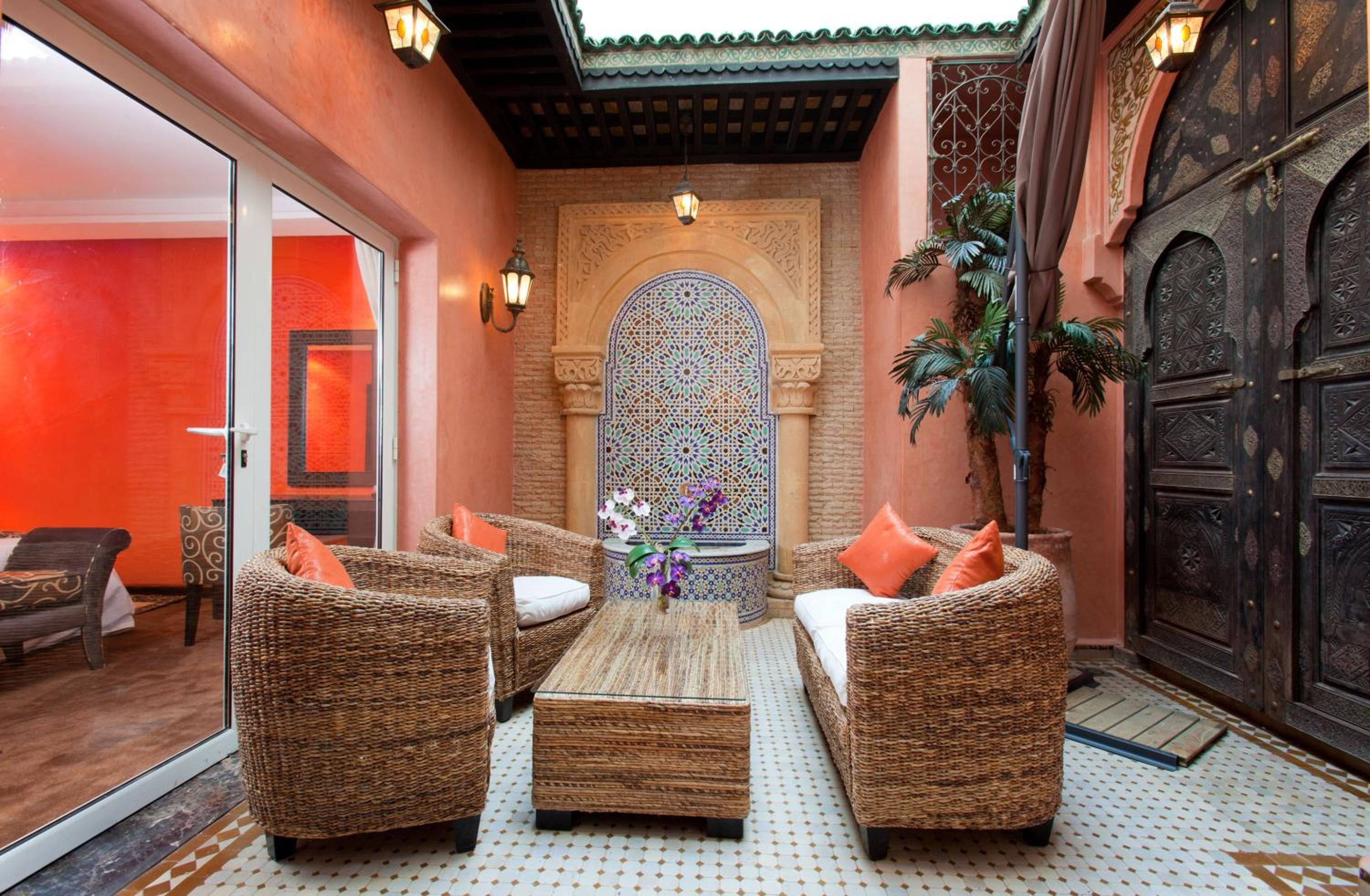 Deluxe Suite with Andalousian Patio - Photo 4