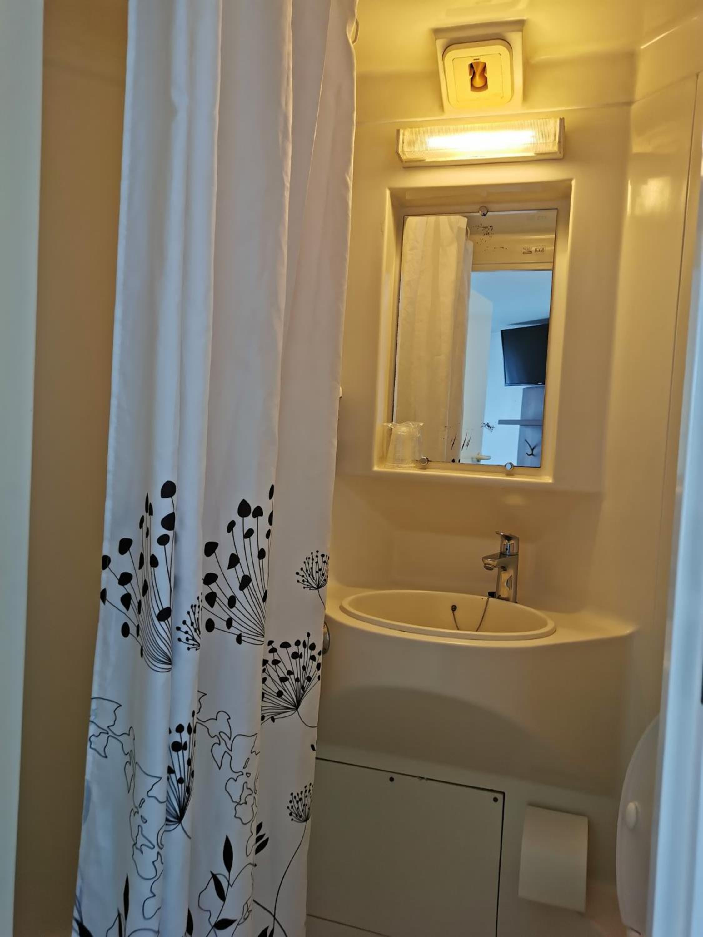 Twin Room - Photo 6
