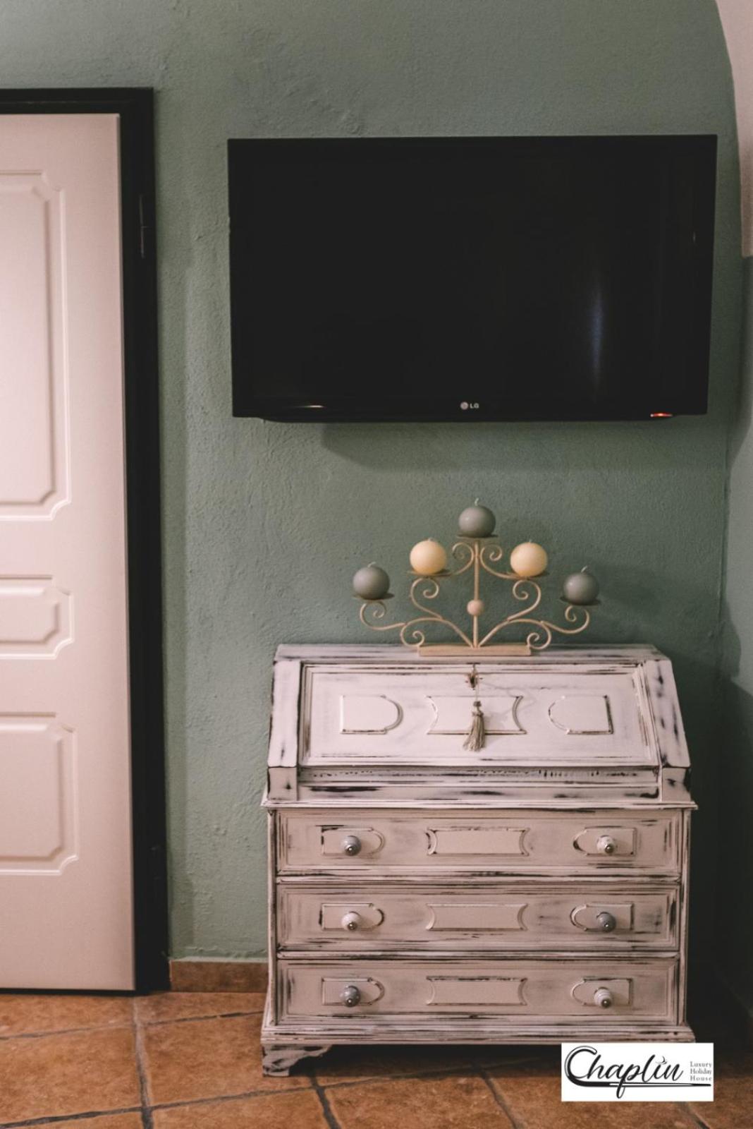 One-Bedroom House - Photo 26