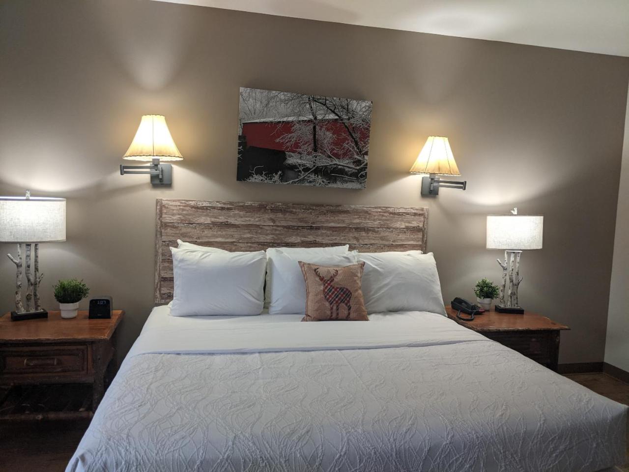 Deluxe Double Room (2 Adults + 1 Child)