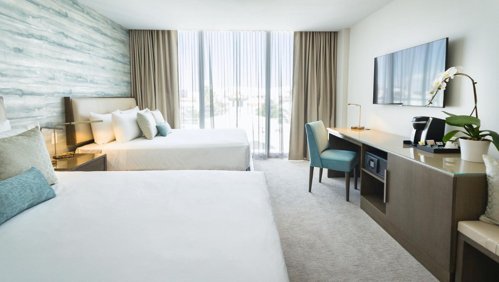 Deluxe Queen Room With Two Queen Beds And Hearing Impaired - Pool Side, 5th Floor