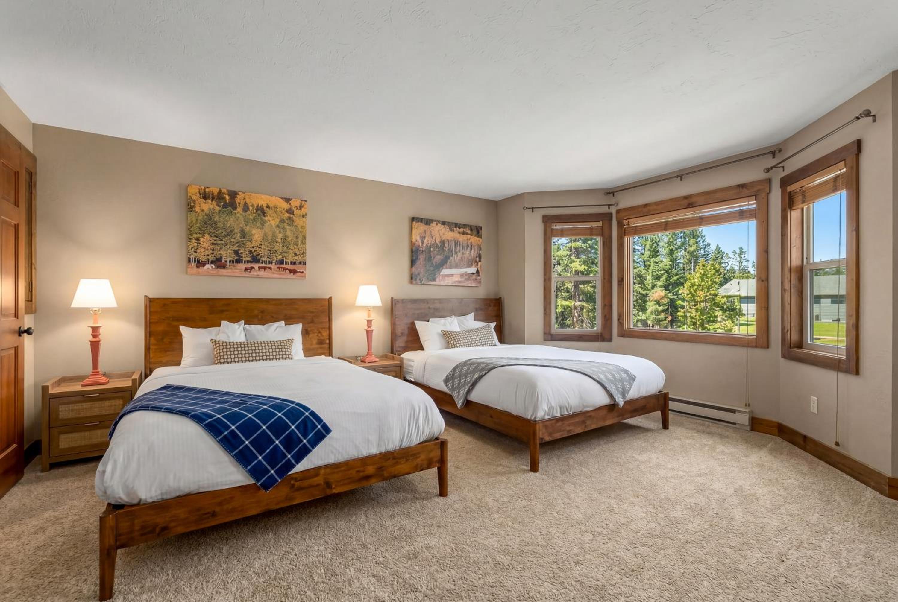 Superior Family Room photo 3