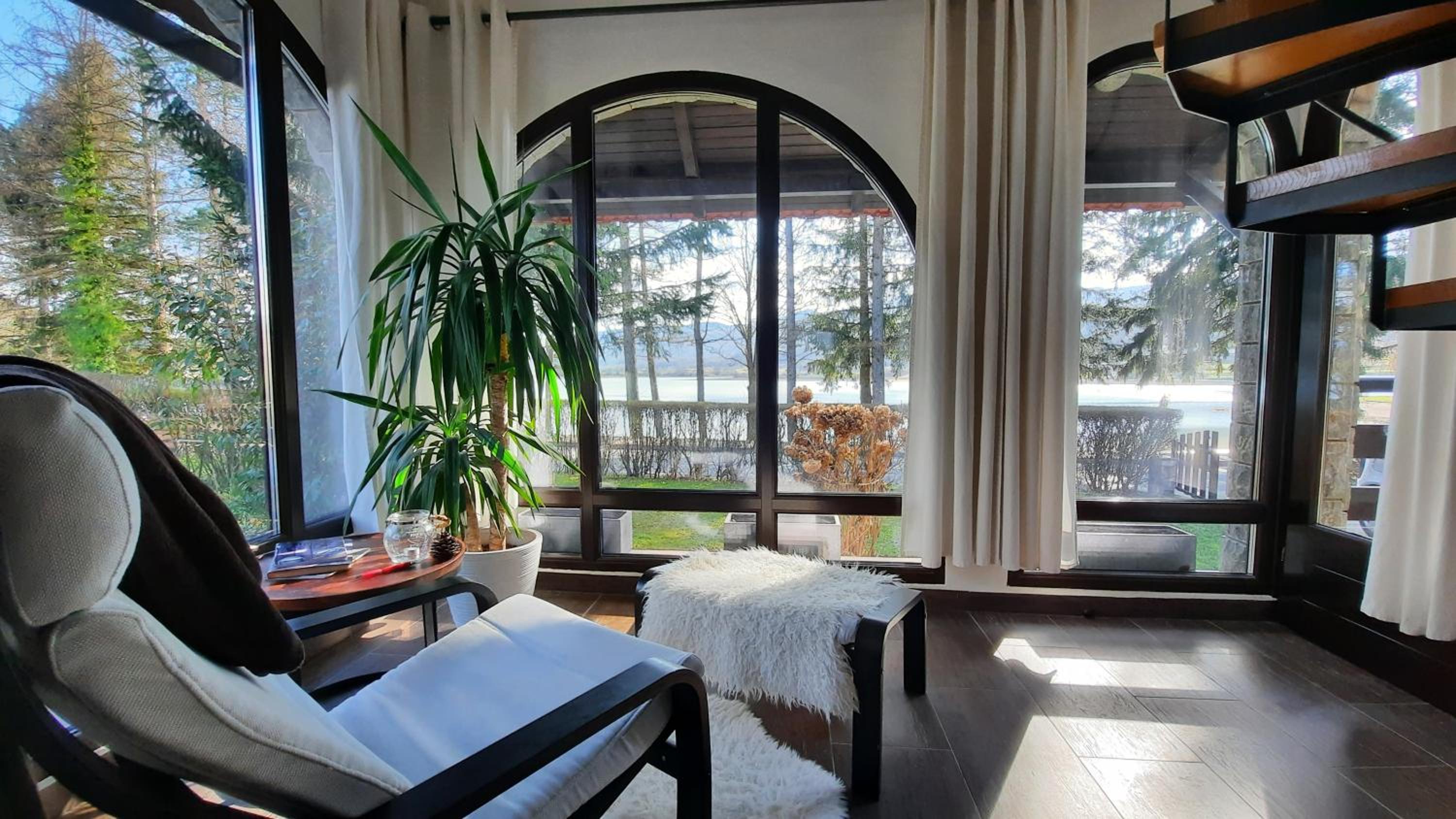 Apartment with Lake View - Photo 19