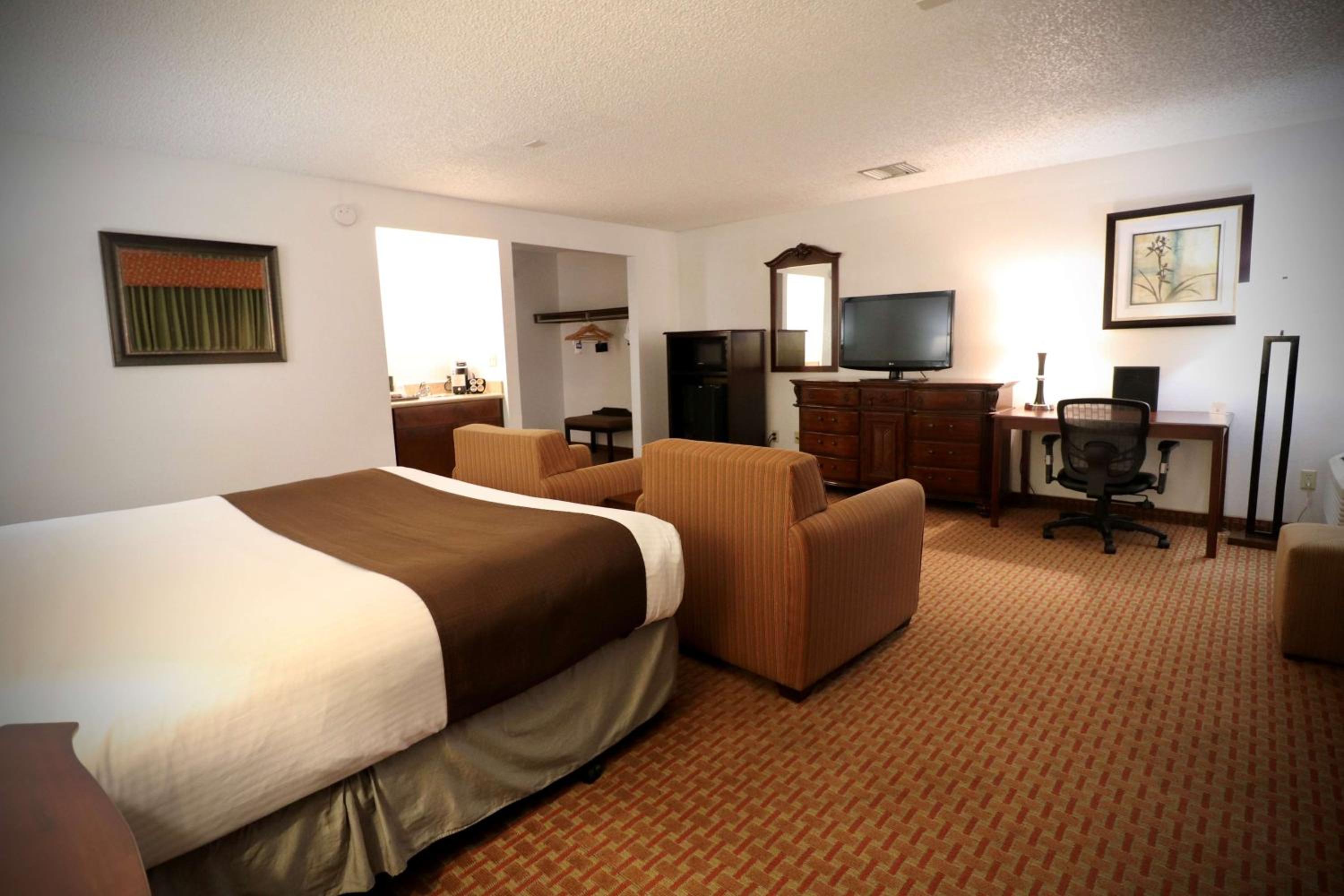King Room with Walk-In Shower - Mobility Access - Photo 2