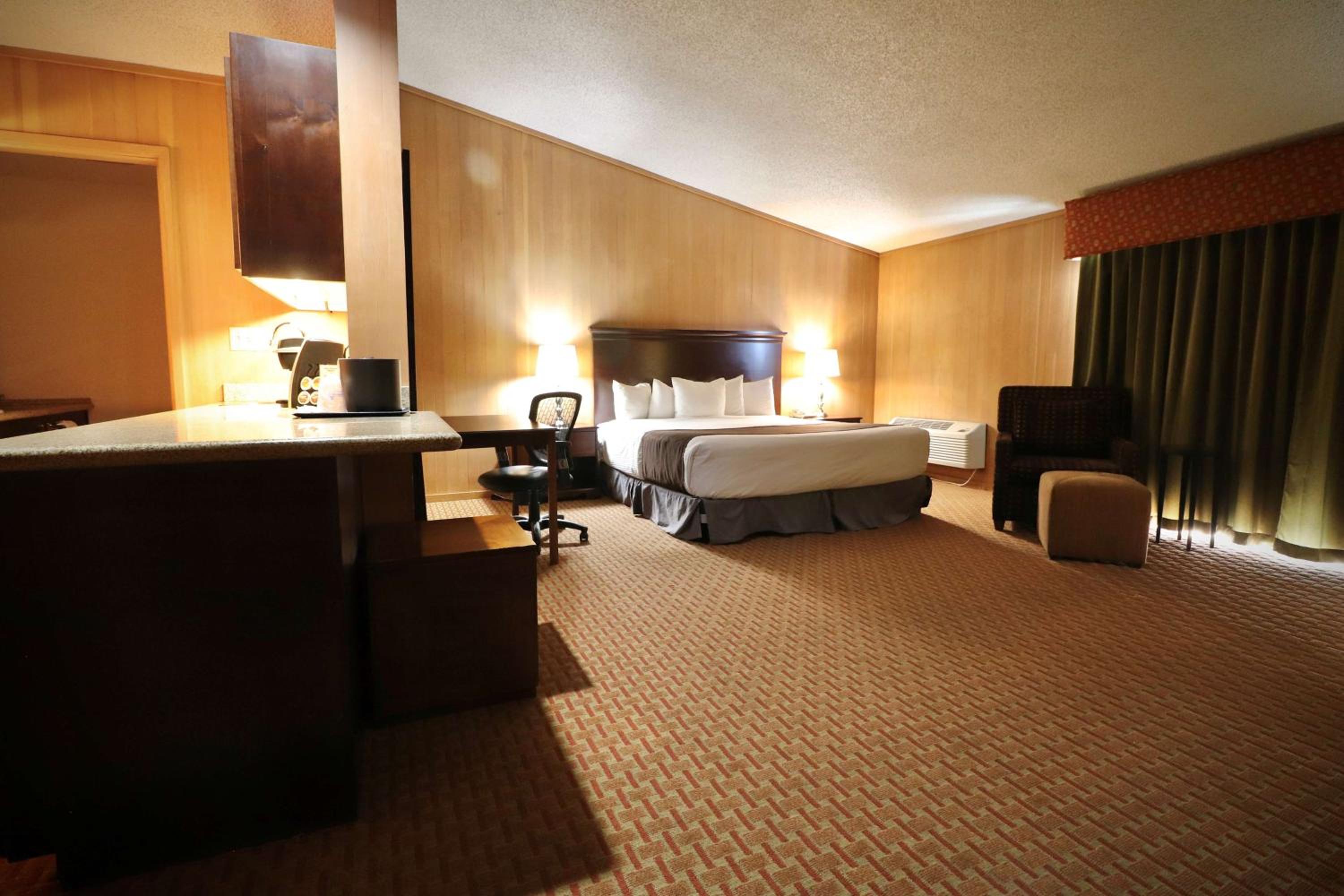King Room with Kitchenette - Non-Smoking photo 1