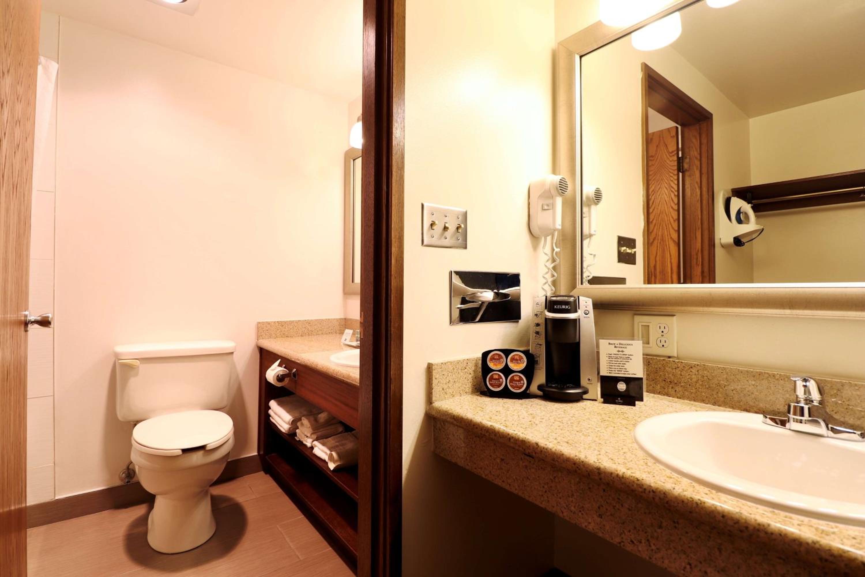 King Room - Non-Smoking - Photo 4